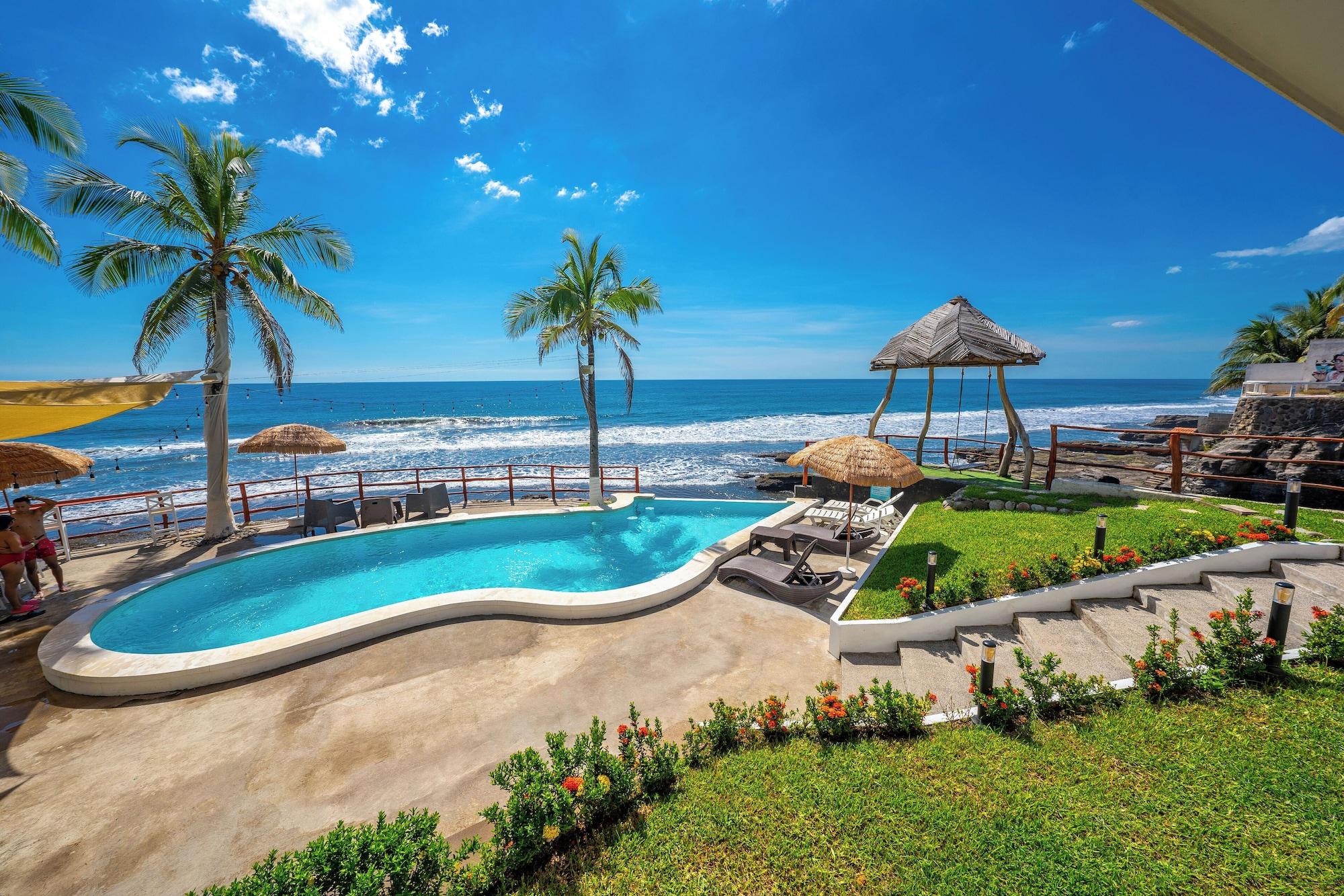 Varios Reef On The water