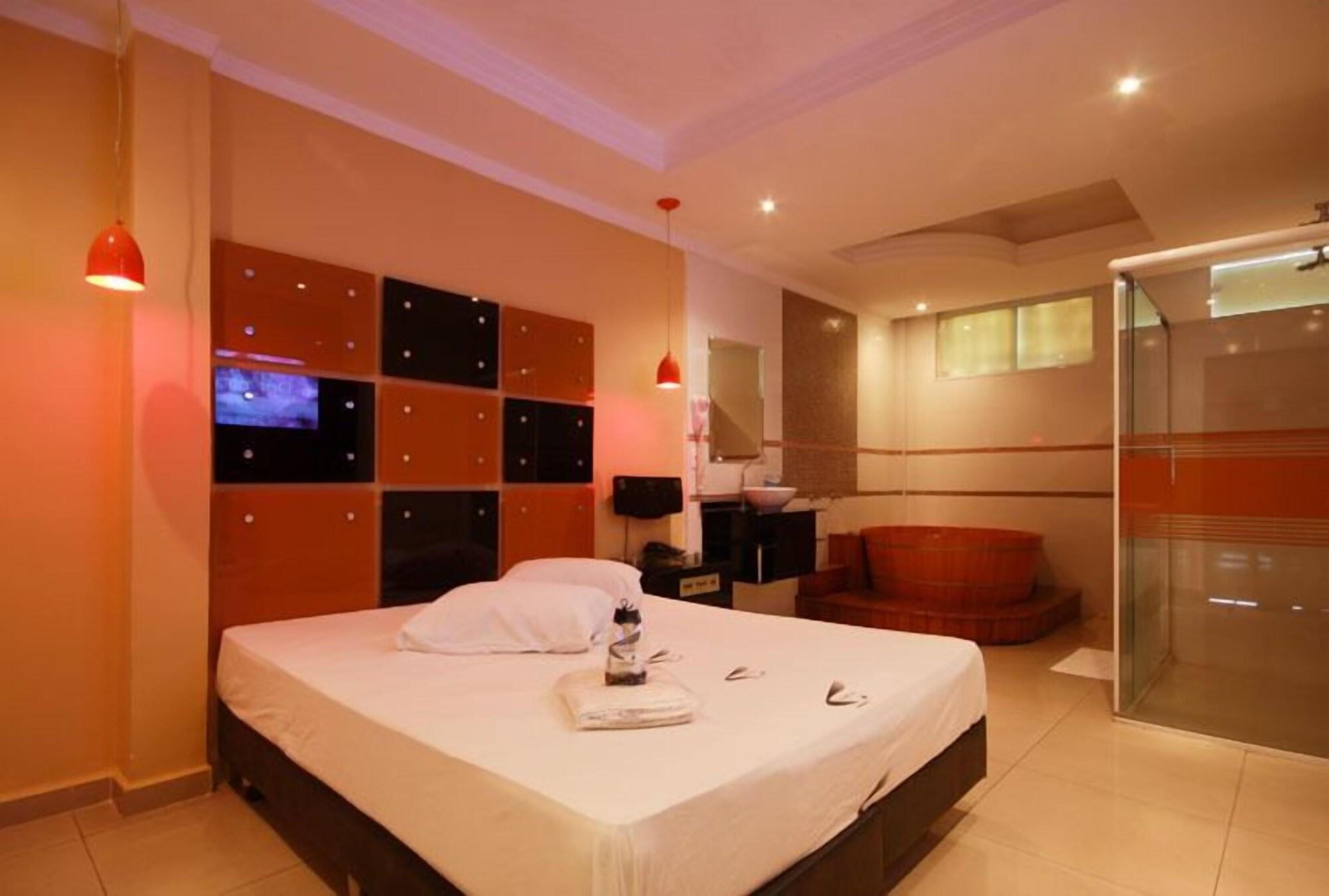 Varios Red Green Motel - Adults Only