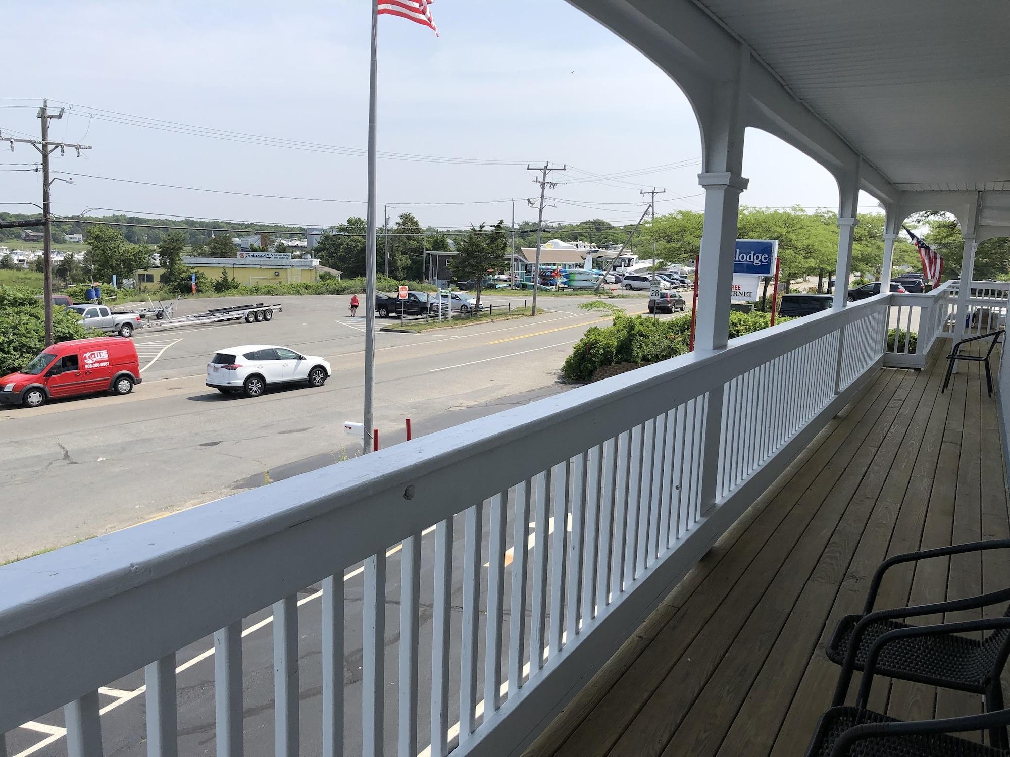 Vista Exterior Travelodge by Wyndham Cape Cod Area