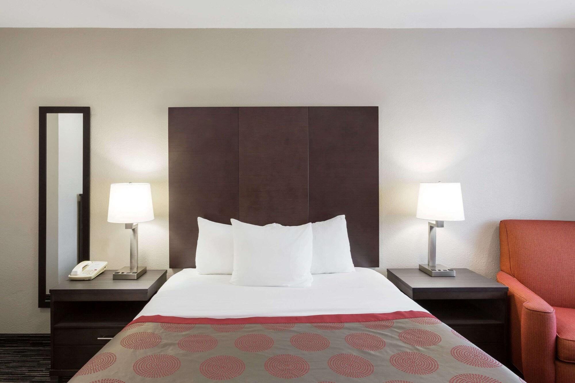 Habitación Ramada by Wyndham Monterey