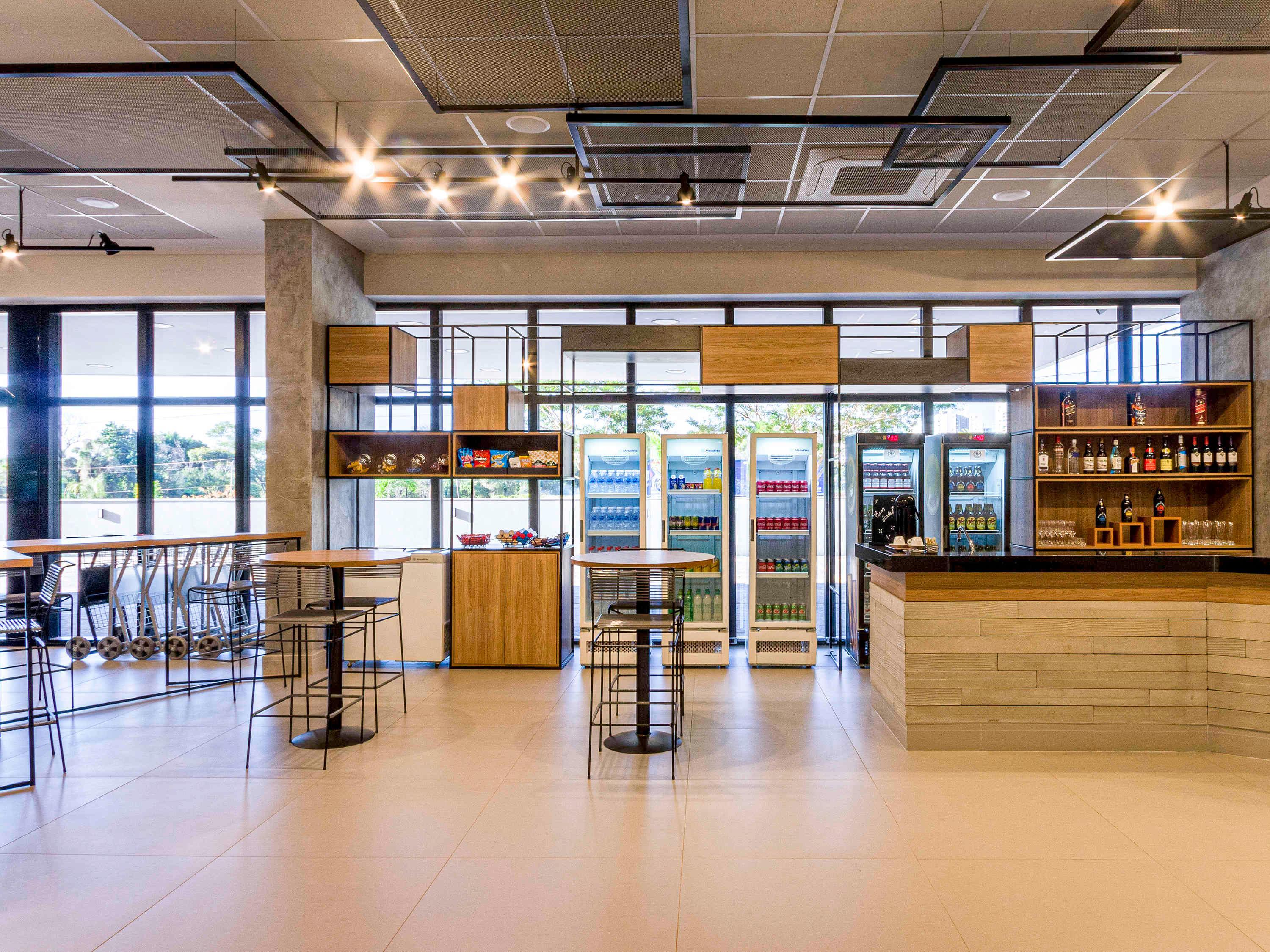 Bar/Salón ibis Budget Ribeirão Preto Vila do Golf