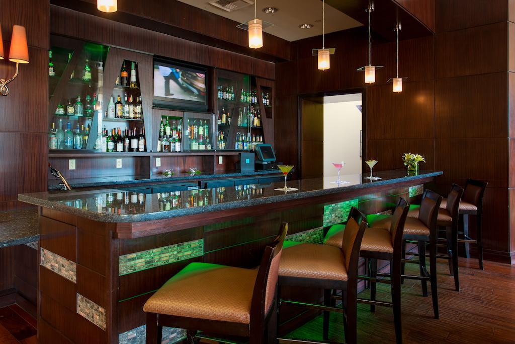 Bar/Salón Embassy Suites Los Angeles - Glendale