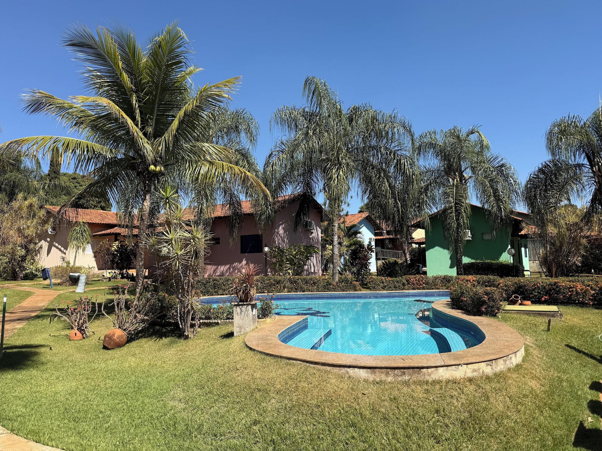 Vista Piscina Rosa Spa e Pousada