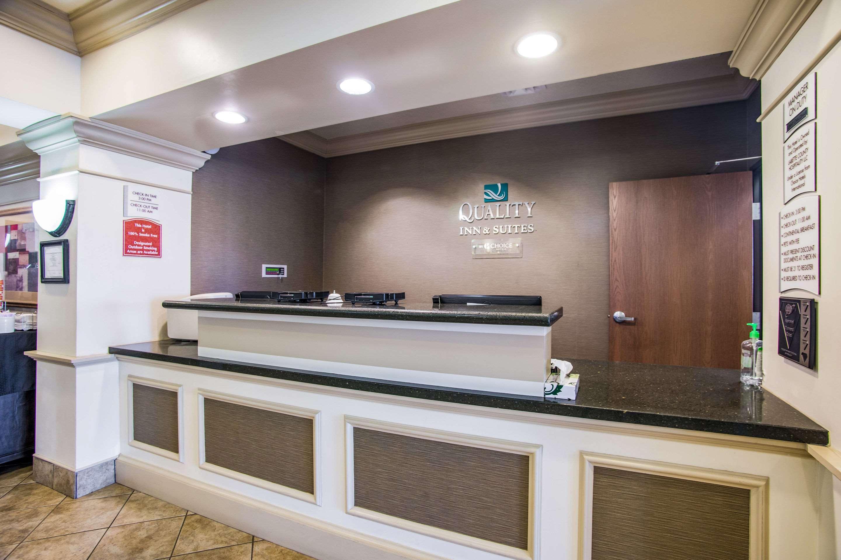 Vista Lobby Quality Inn Parsons North
