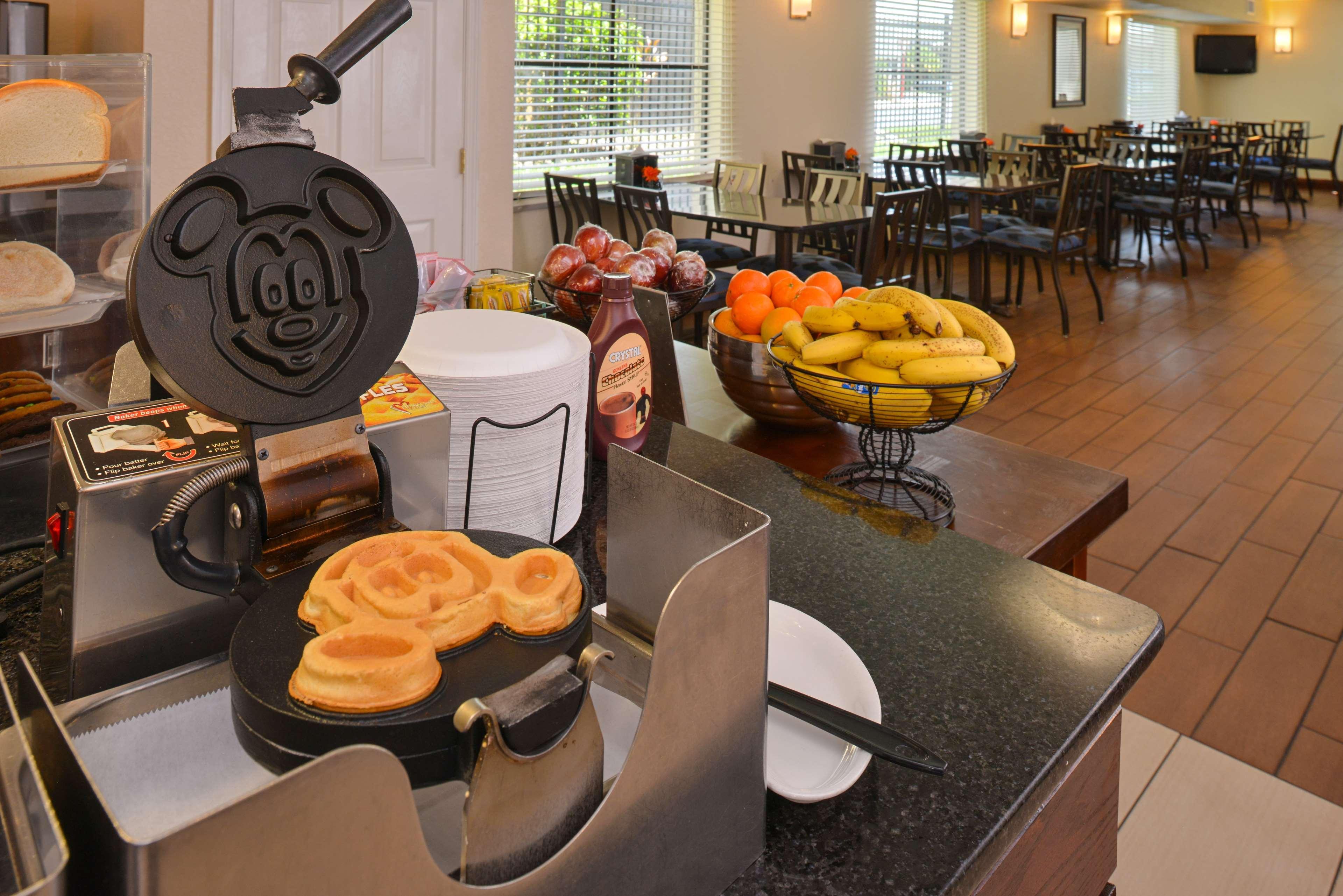 Restaurant Mai Hana Hotel- Intl Drive, Trademark Collection by Wyndham