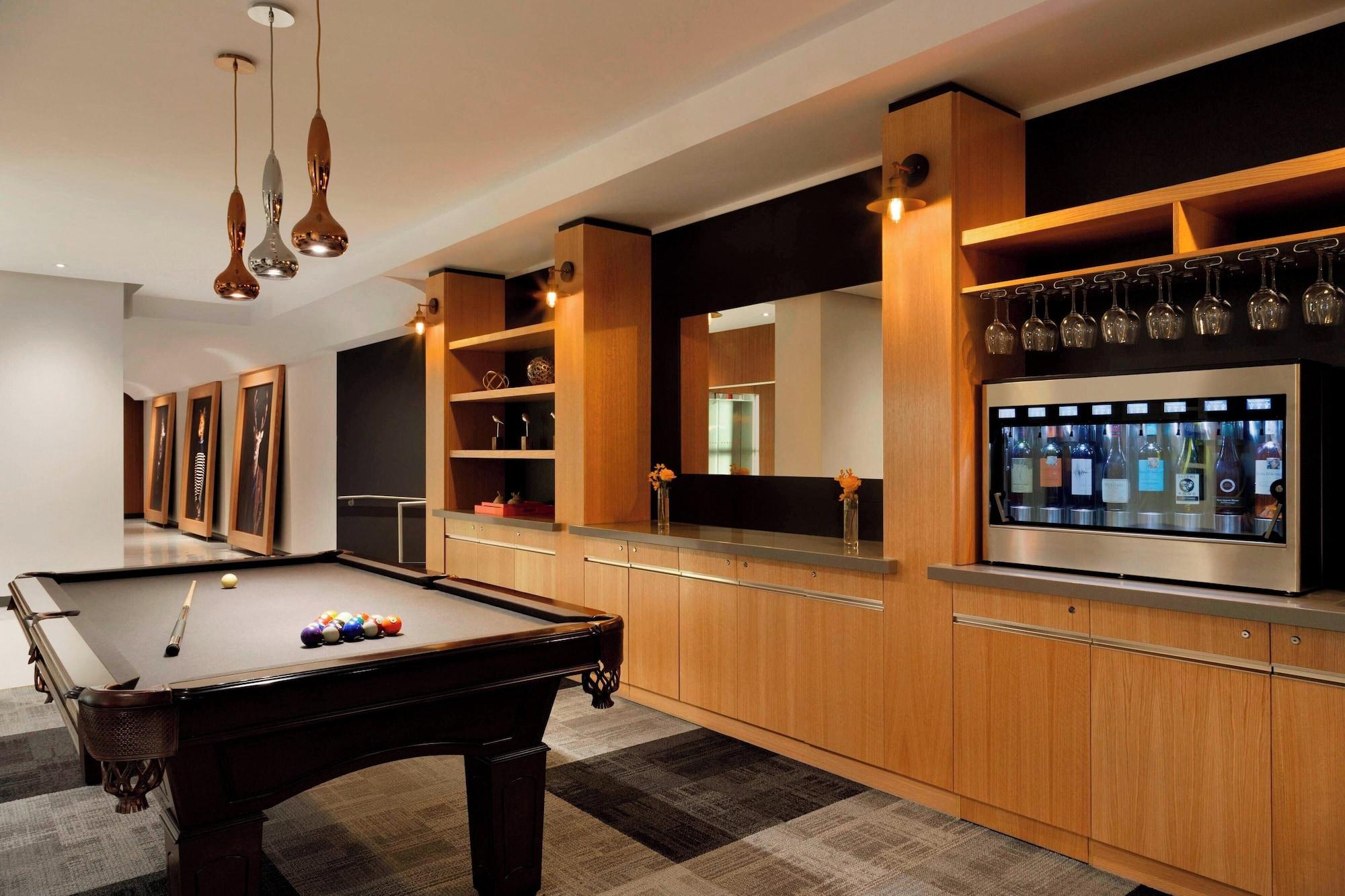Vista Lobby Hotel PUR Quebec, a Tribute Portfolio Hotel