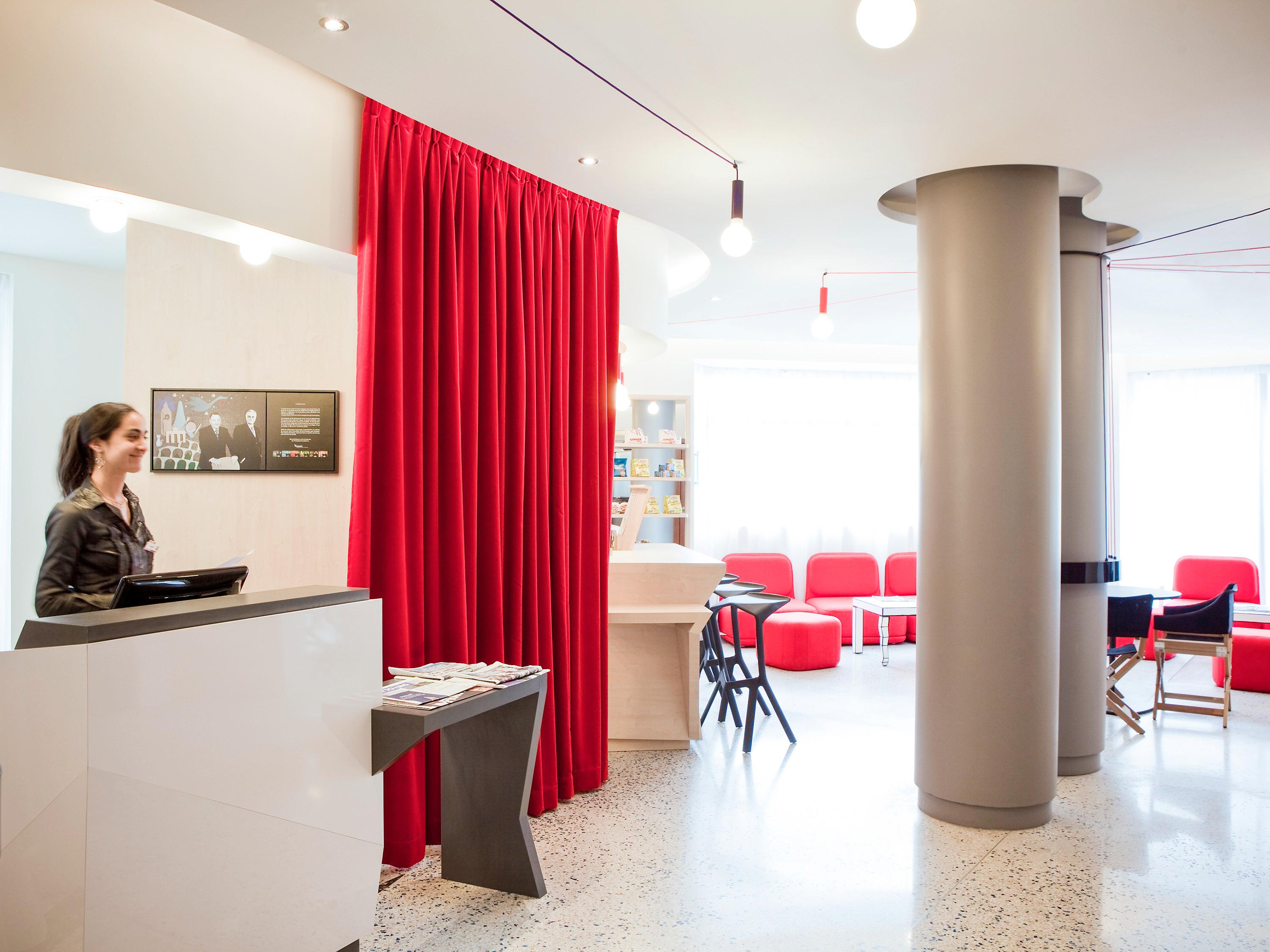 Vista Lobby ibis Styles Paris Mairie de Montreuil