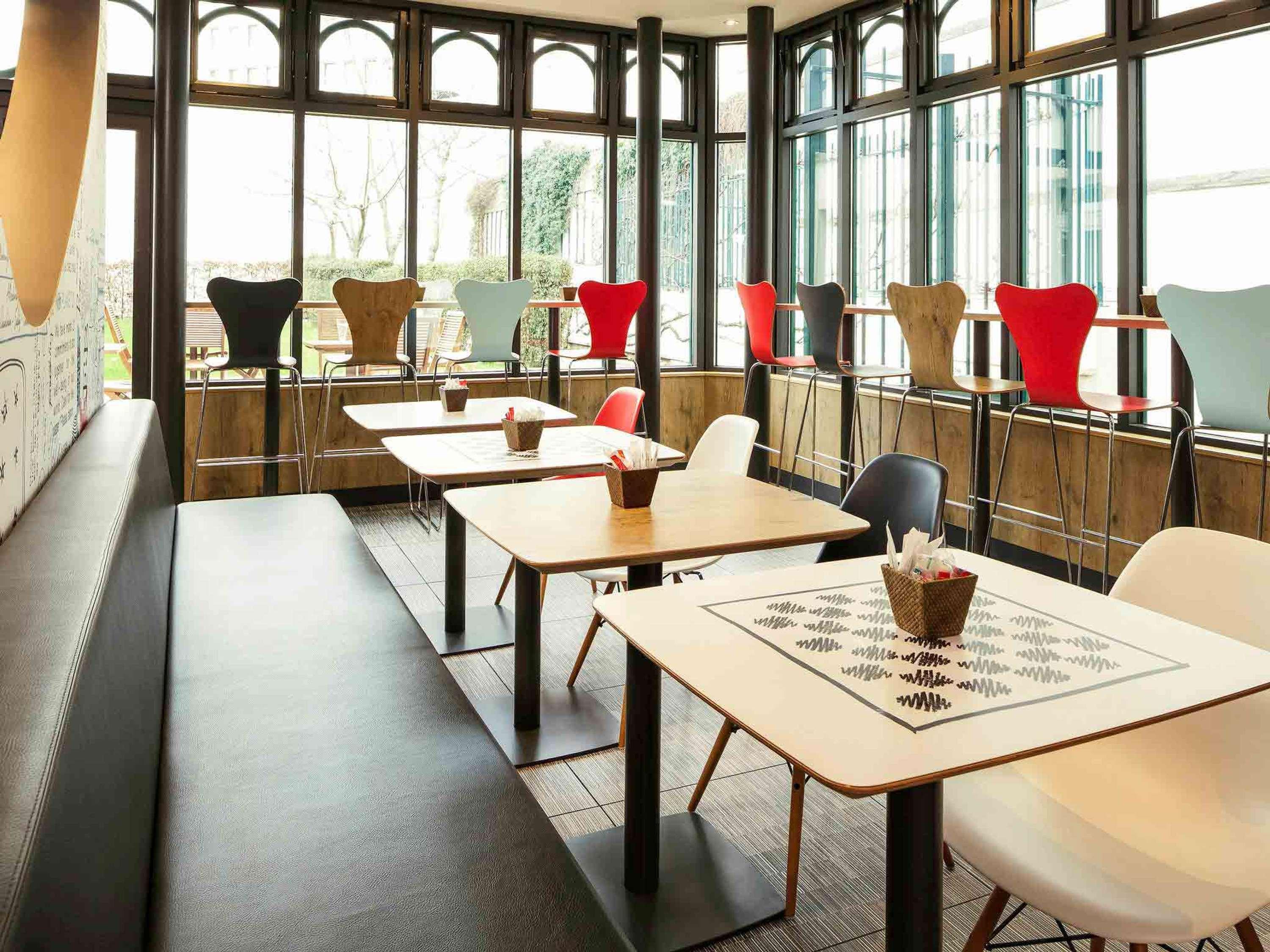 Bar/Salón ibis Paris Gare de Lyon Ledru Rollin 12ème