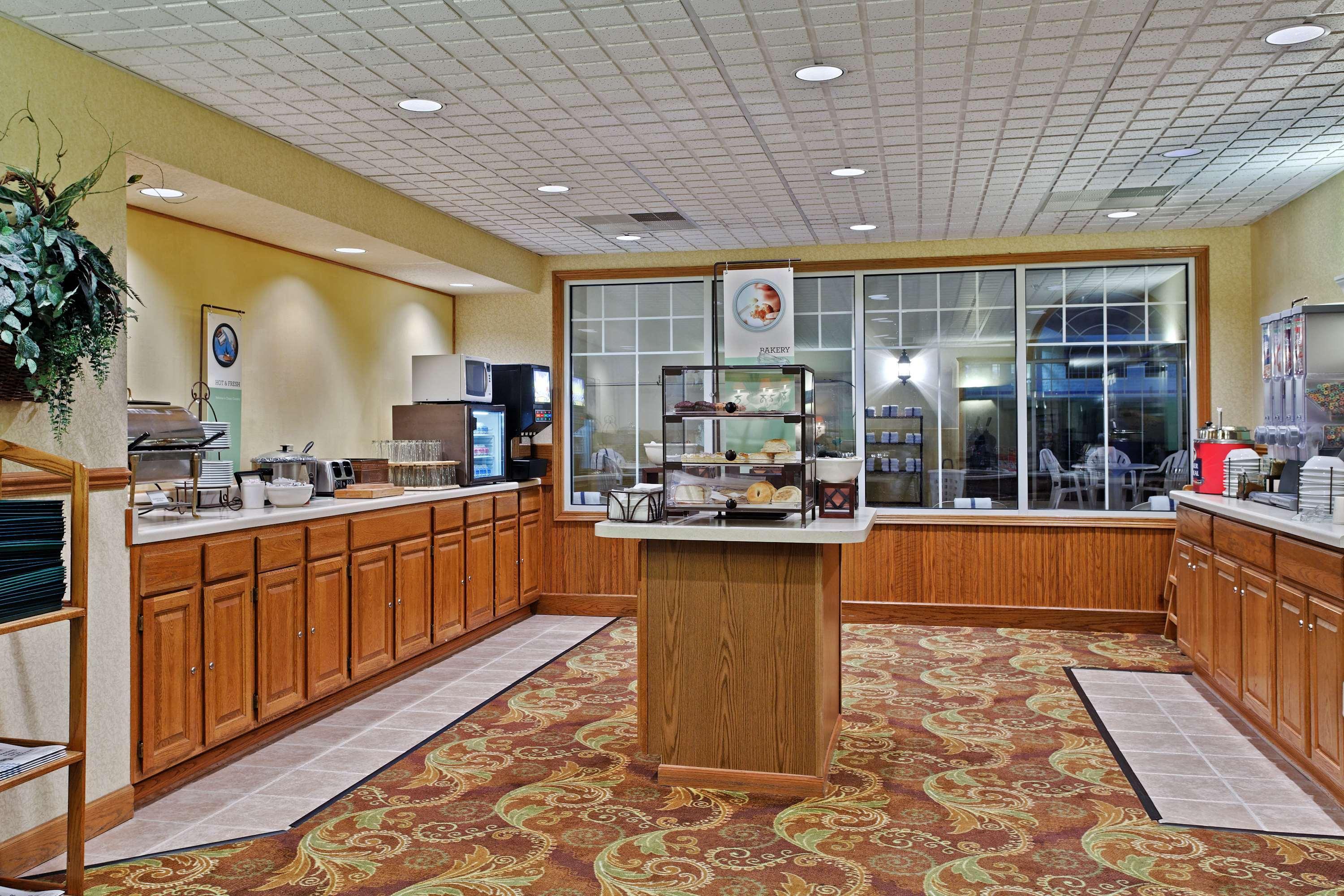 Restaurant Country Inn & Suites by Radisson, Freeport, IL