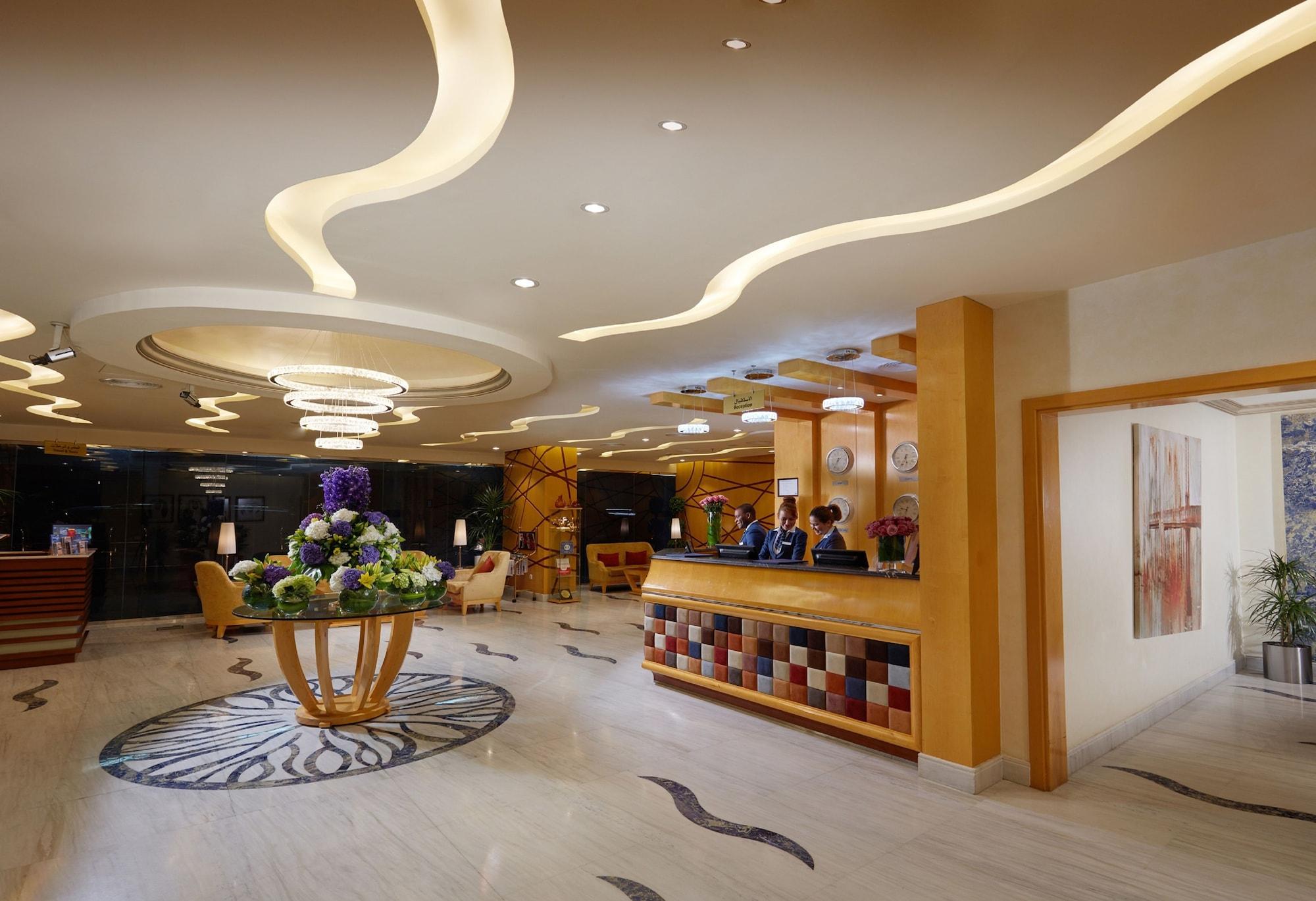 Vista Lobby Roda Amwaj Suites