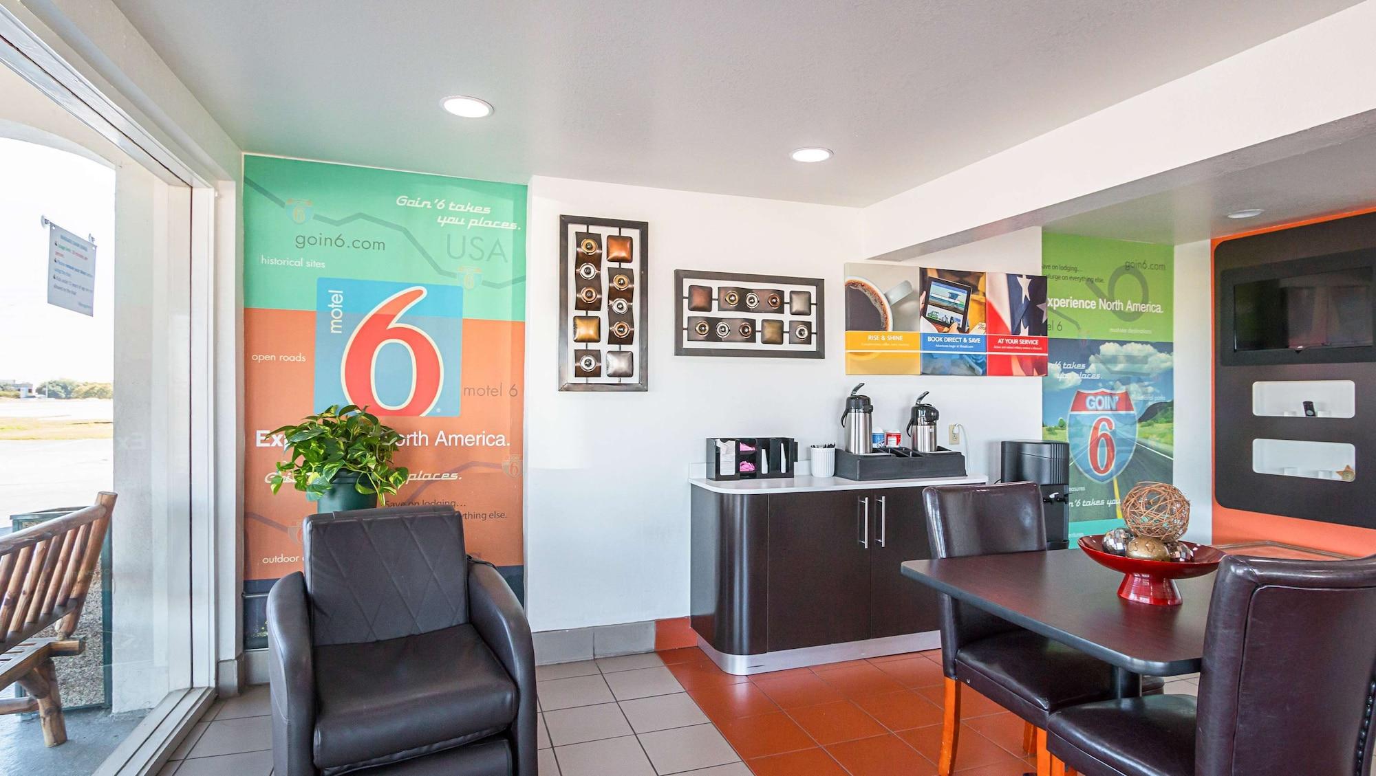 Bar/Salón Motel 6 Round Rock, TX
