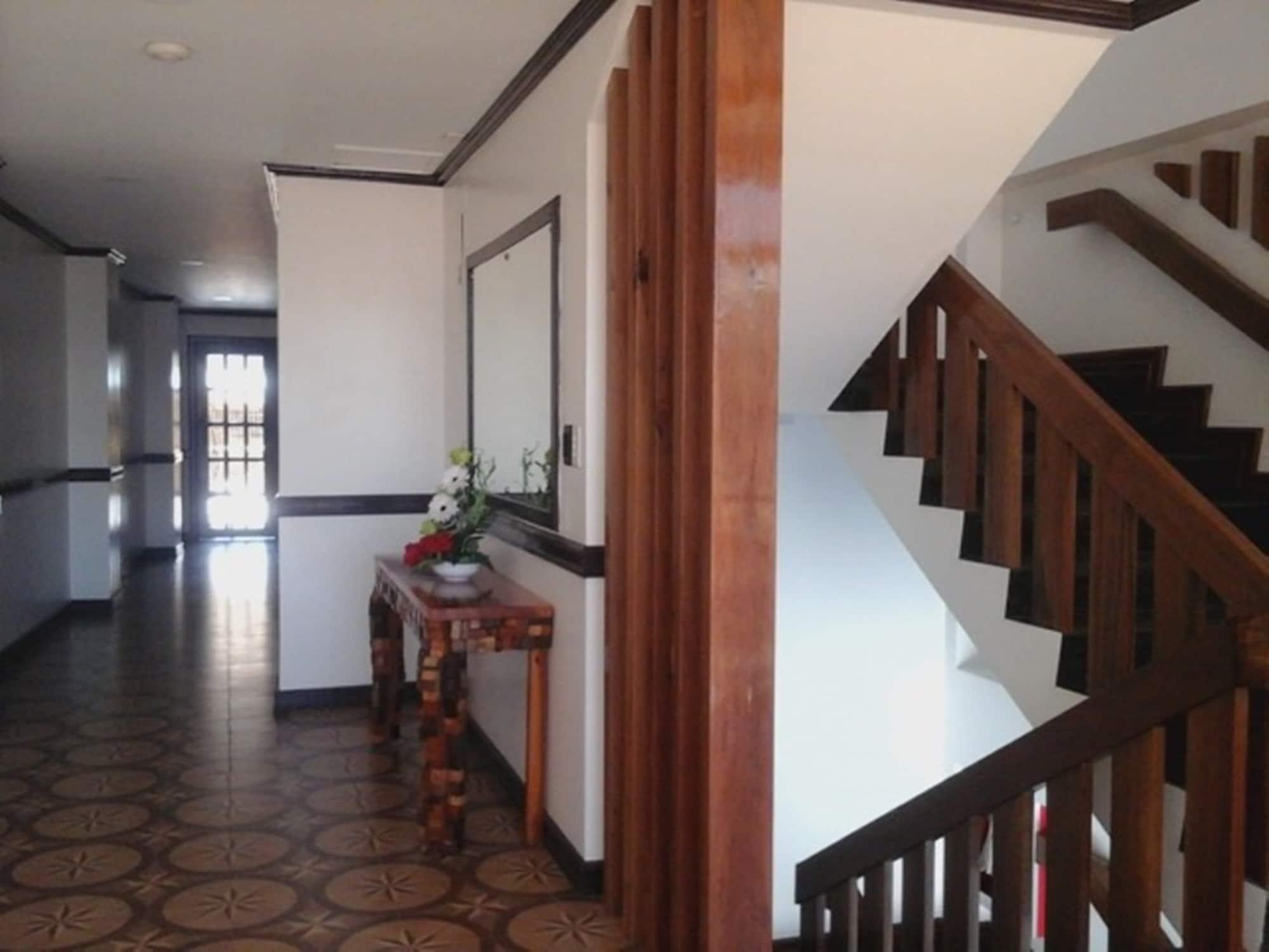 Varios Alegro Hotel