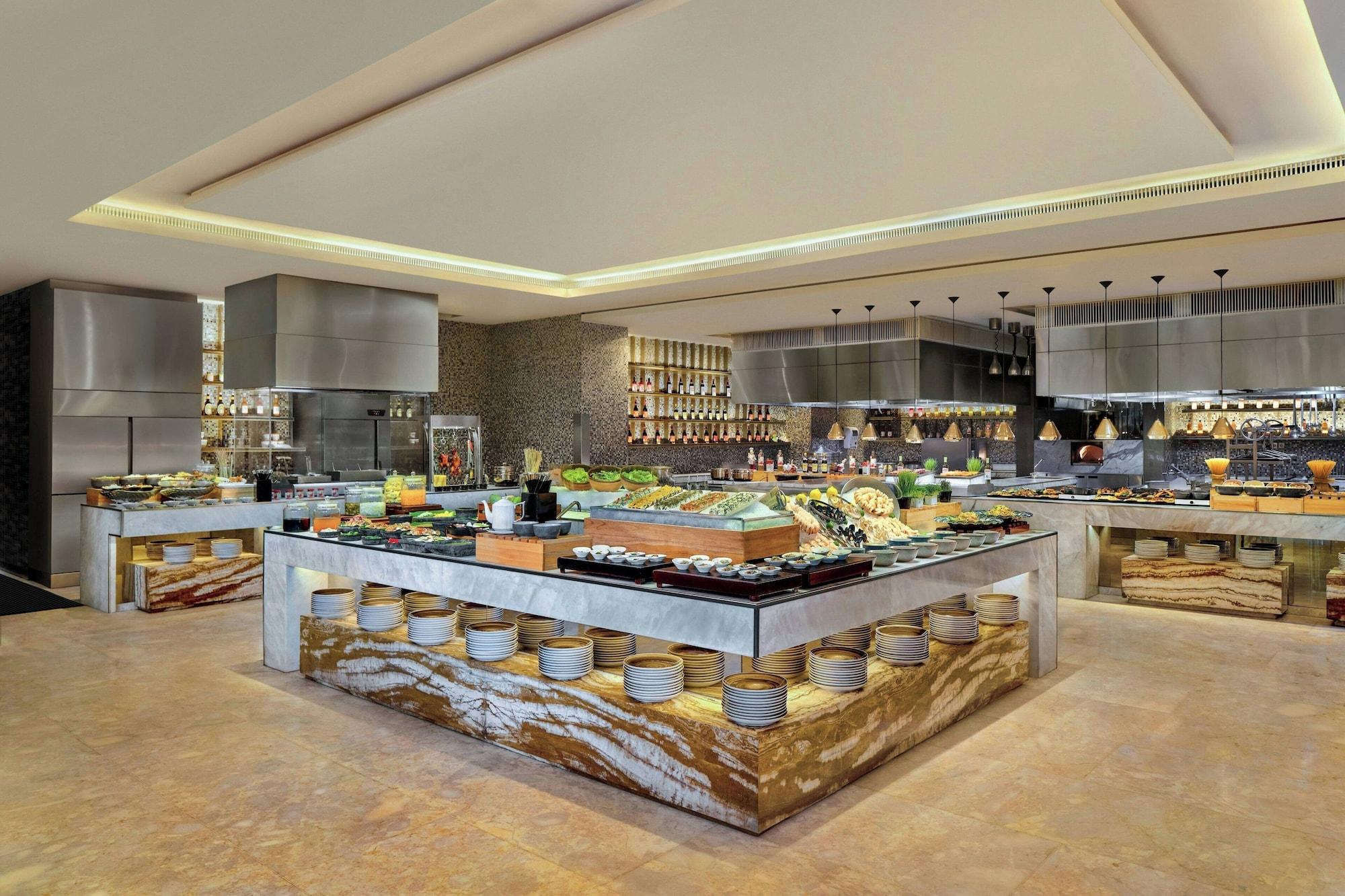 Restaurant Sheraton Grand Jakarta Gandaria City Hotel