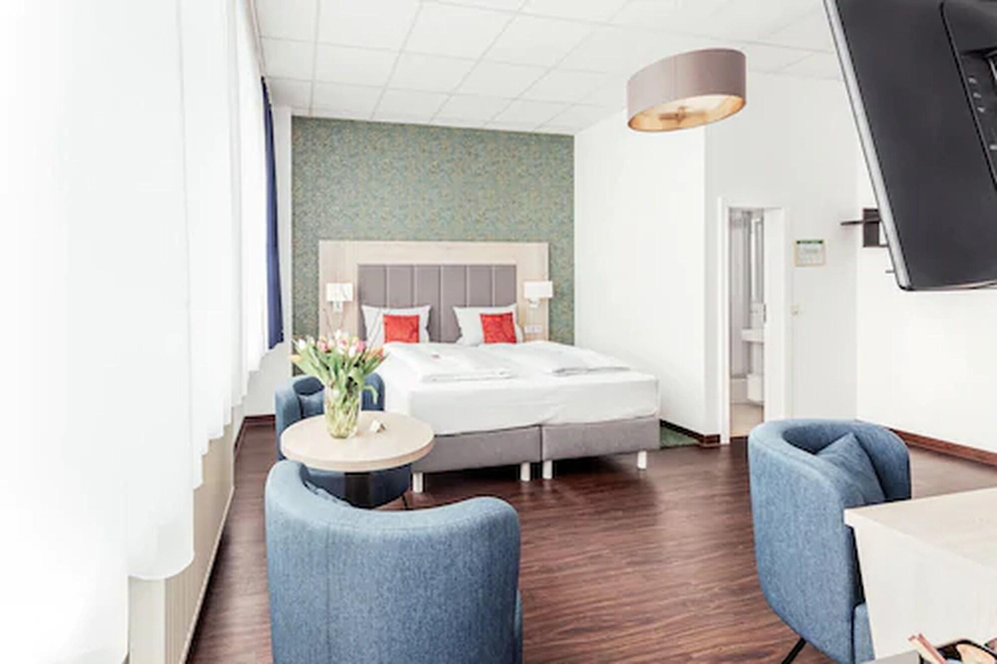 Varios Pallas Hotel