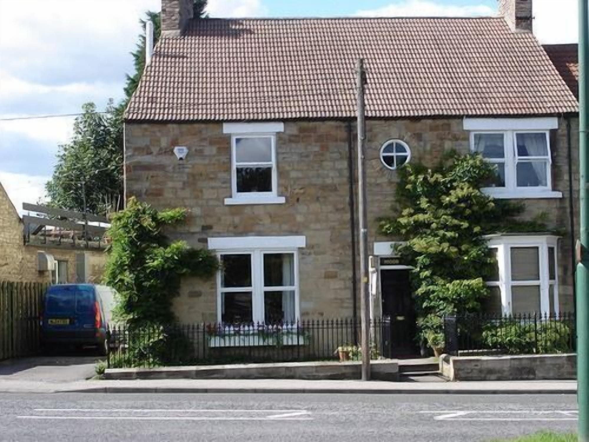 Varios Moor End House Bed & Breakfast