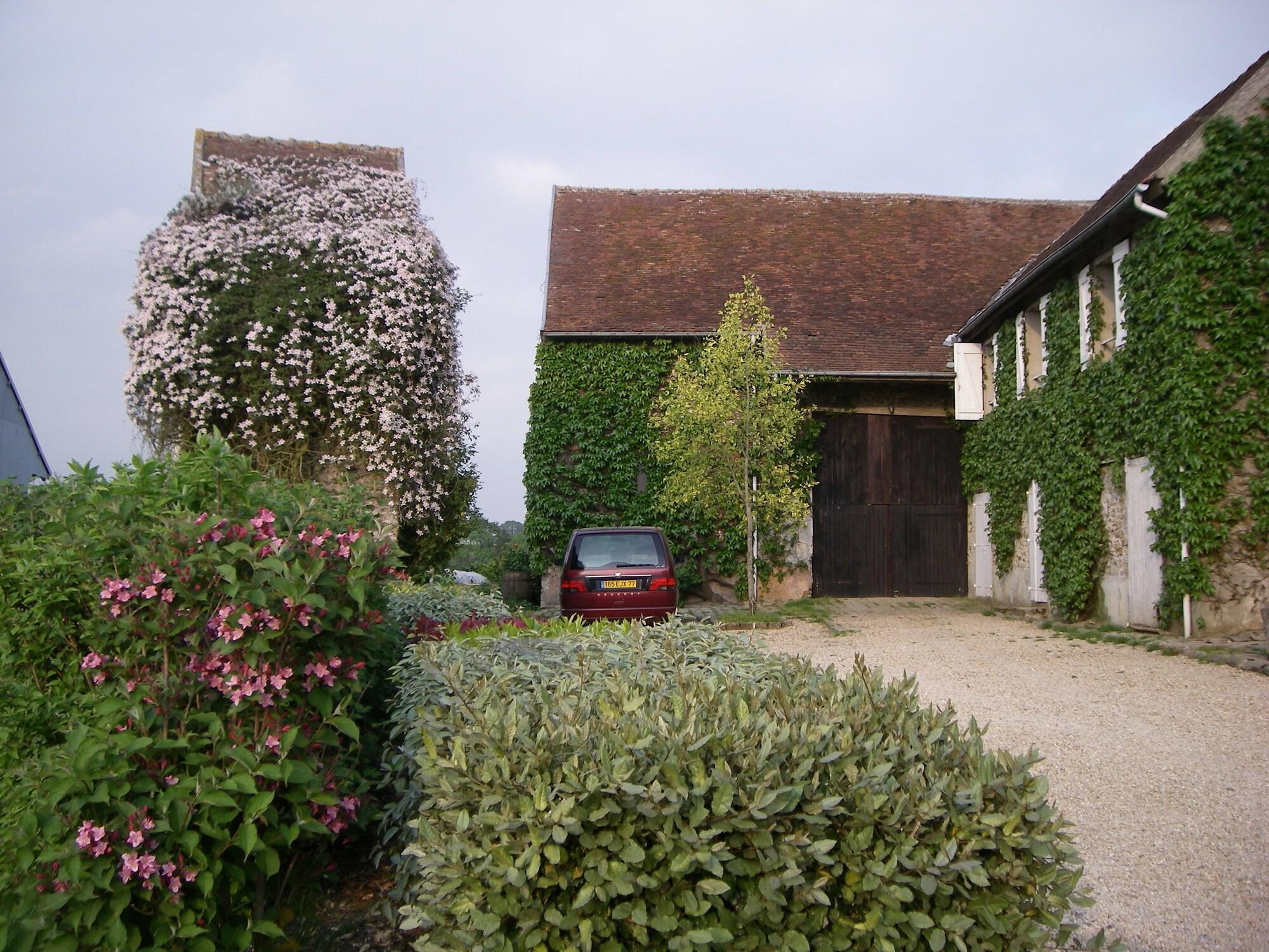 Vista Exterior La Ferme le Merger