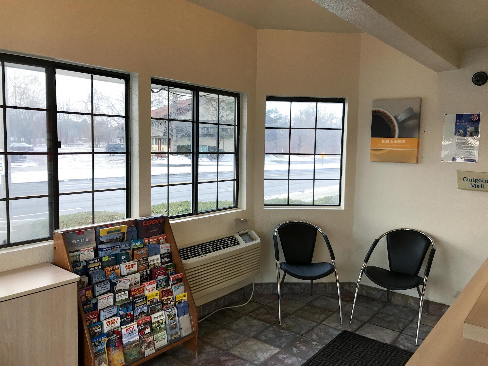 Vista Lobby Motel 6 Enfield, CT - Hartford