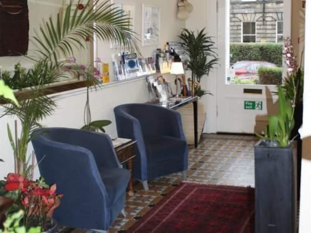 Vista Lobby Sheridan Guest House