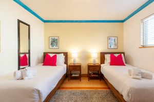 Alquiler Vacacional - Beachfront Ocean Views 20 mins to SF! (Neptune 1)