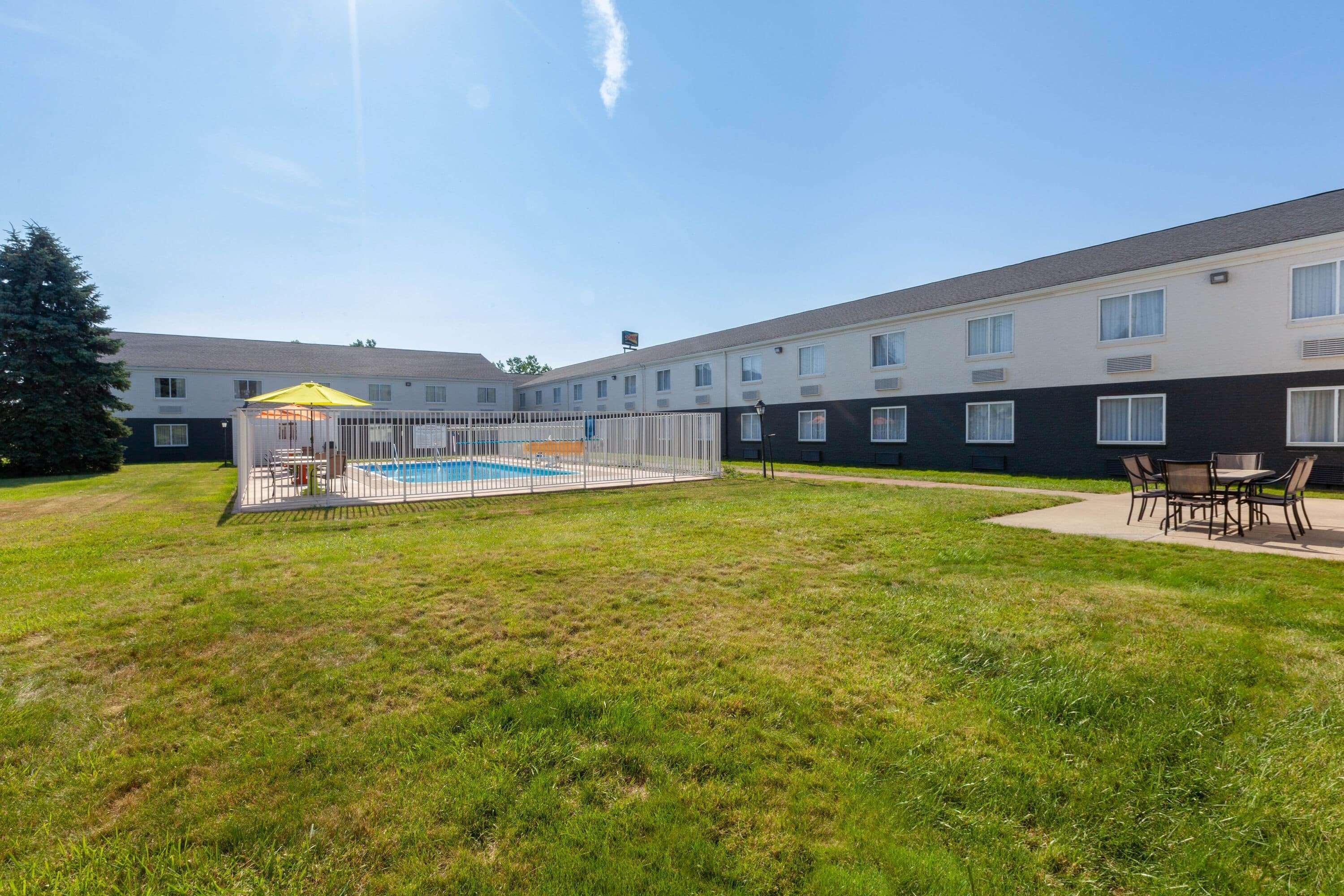 Vista Exterior Days Inn By Wyndham Sandusky / Cedar Point