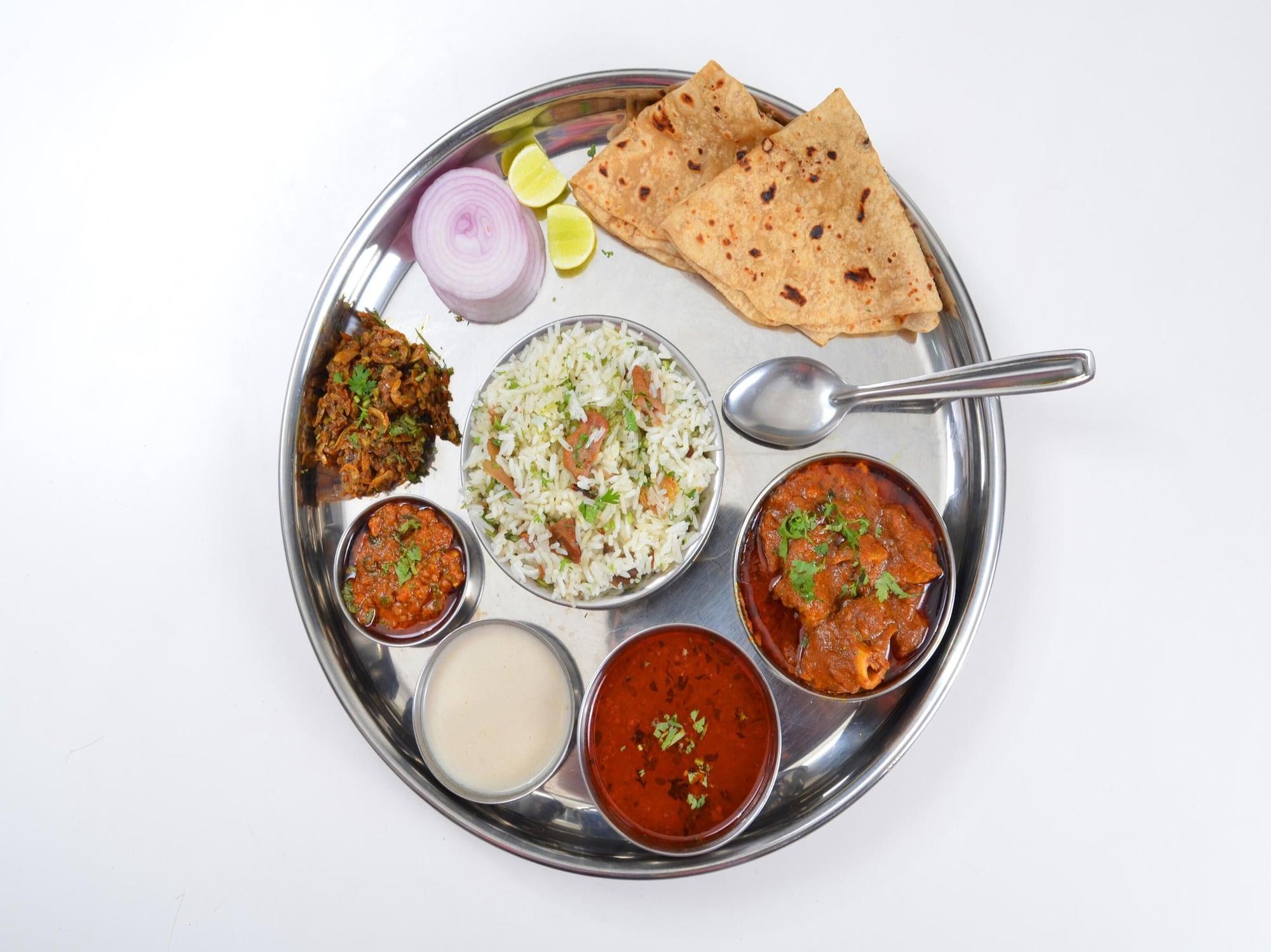 Restaurant OYO 24087 Viraj Hotel