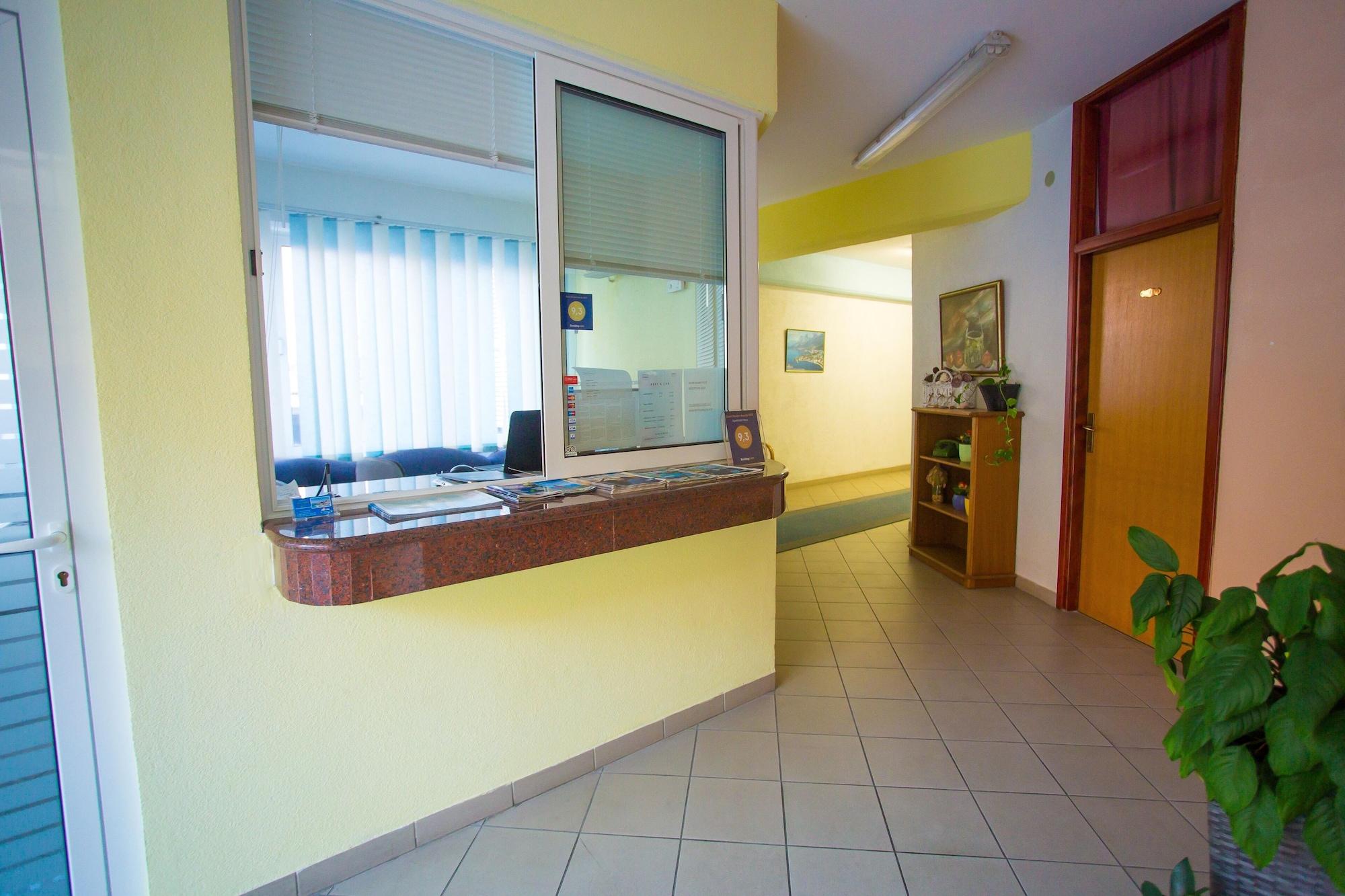 Vista Lobby Aparthotel Pecic