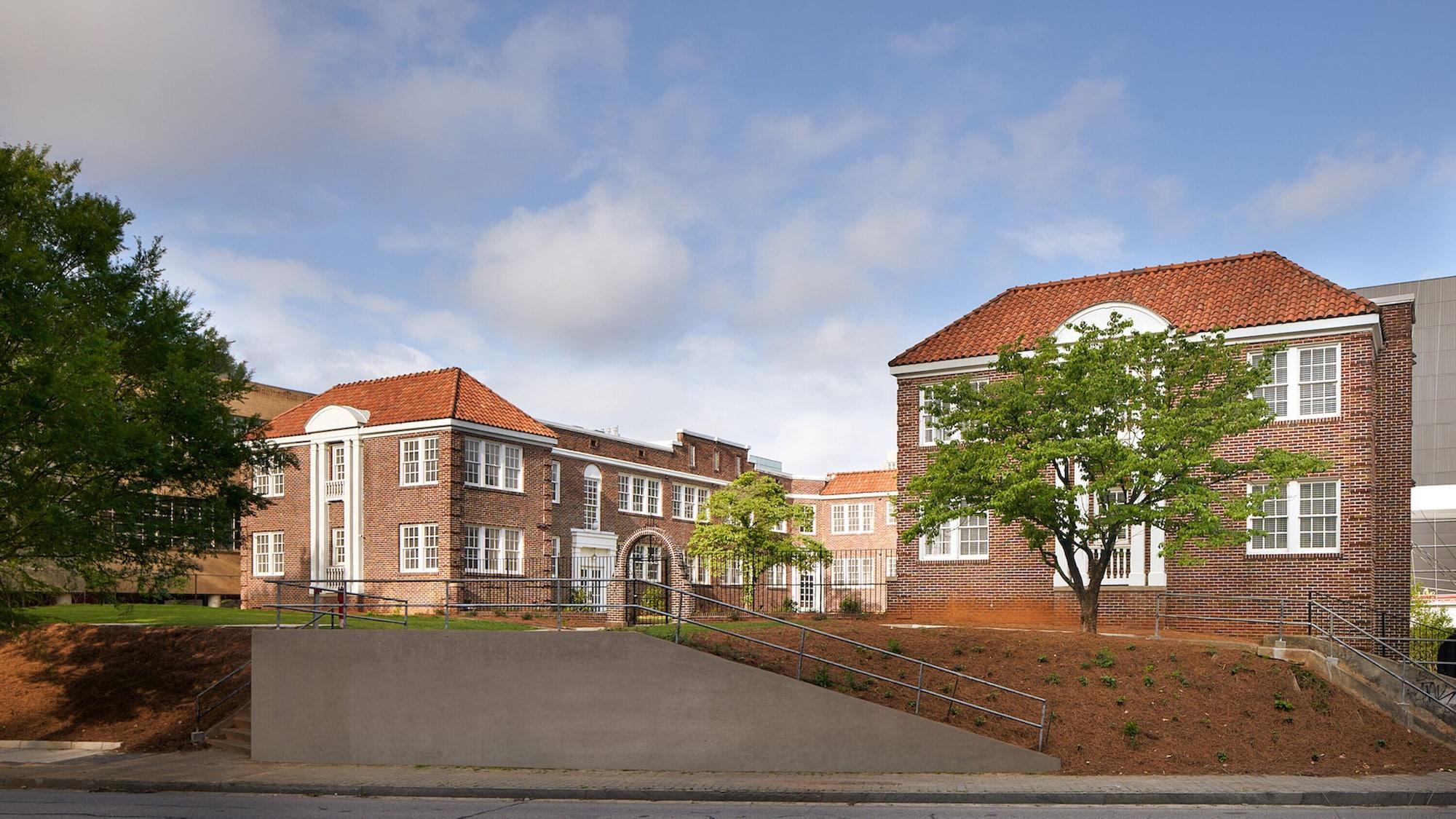 Vista Exterior Kasa Studio Revival Atlanta