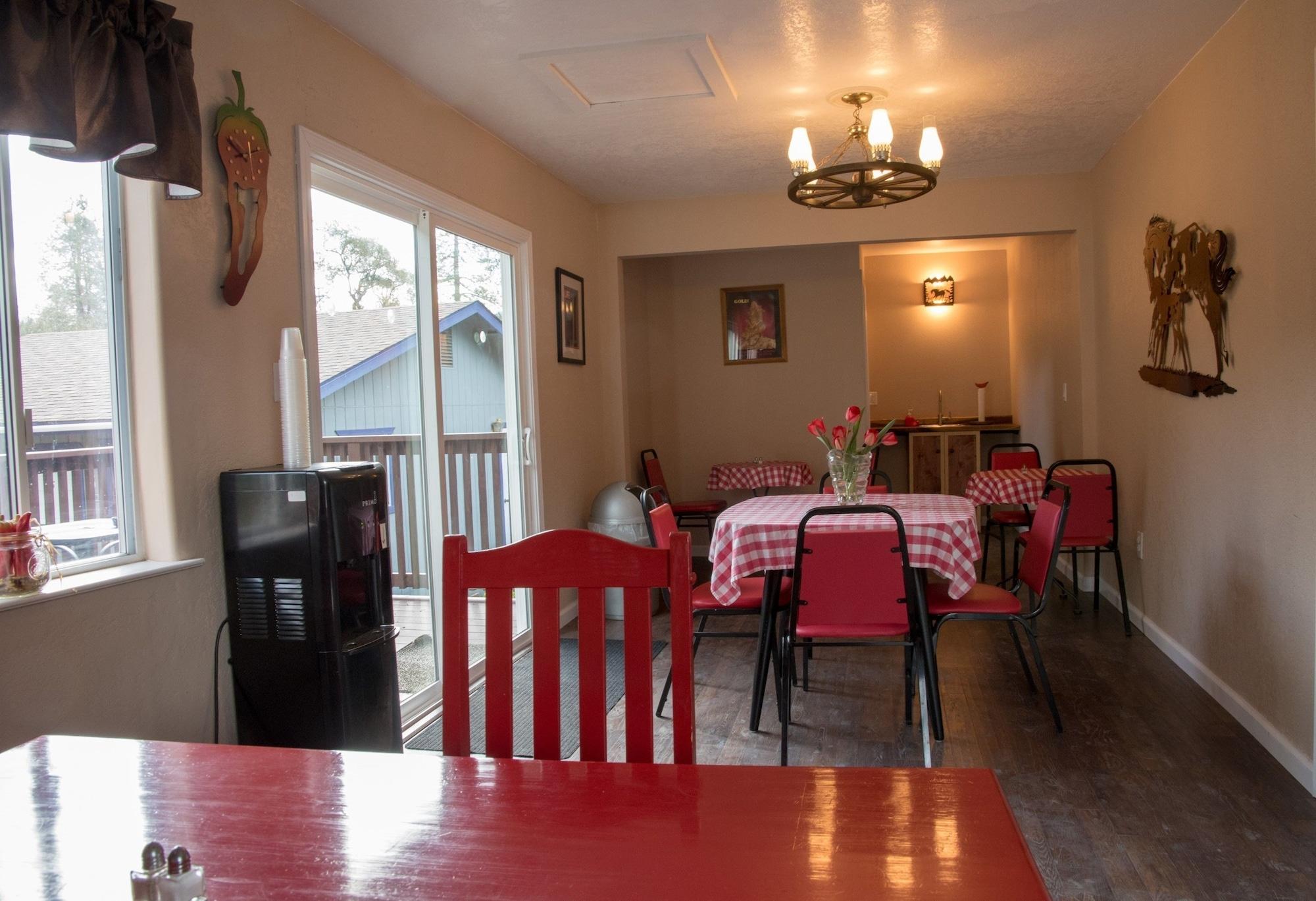 Vista Lobby Little Valley Inn