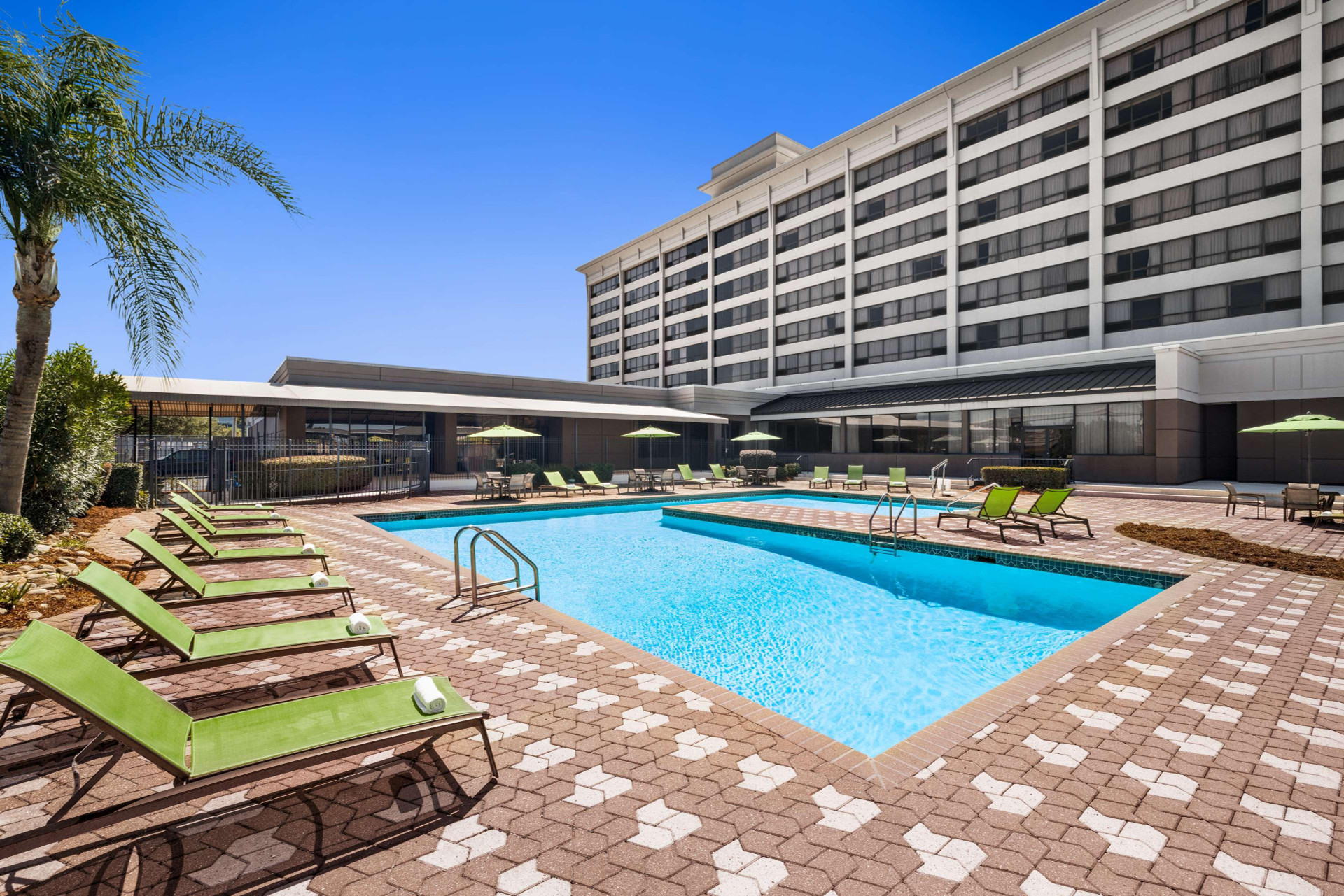 Vista Piscina DoubleTree by Hilton Hotel New Orleans Airport