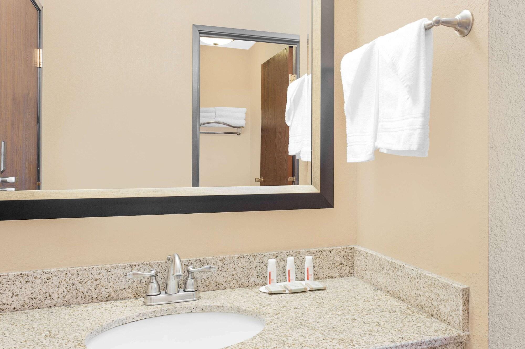 Equipamiento de Habitación Super 8 by Wyndham Sheboygan WI