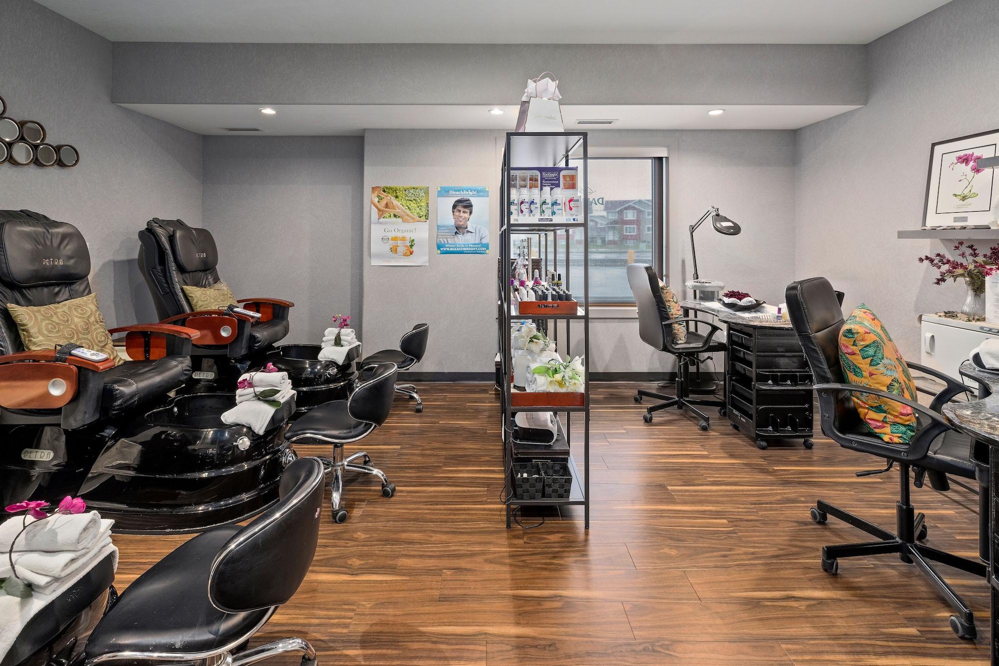 Spa Home Inn and Suites Regina Airport