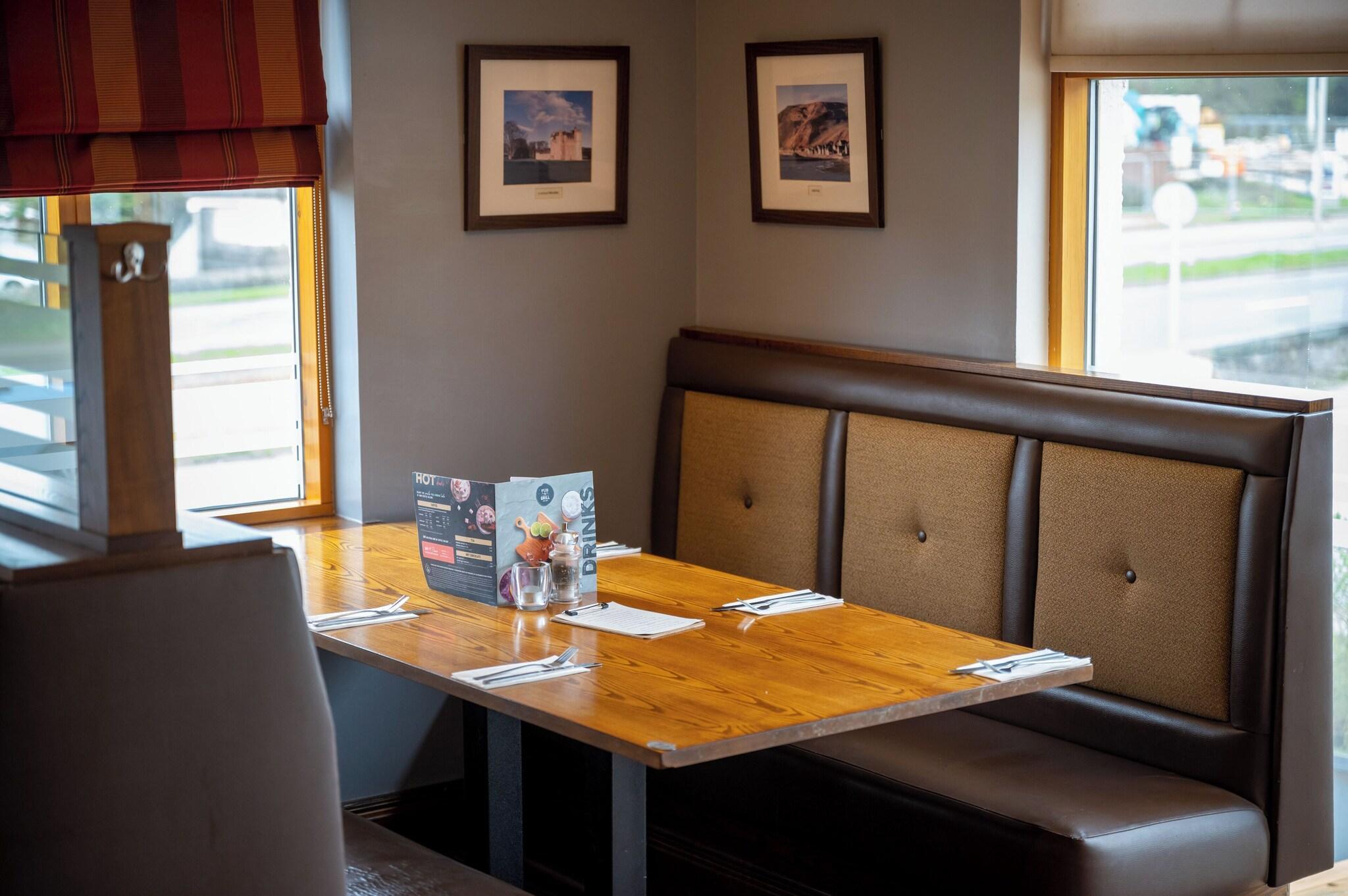 Restaurant The Wellington Hotel by Greene King Inns