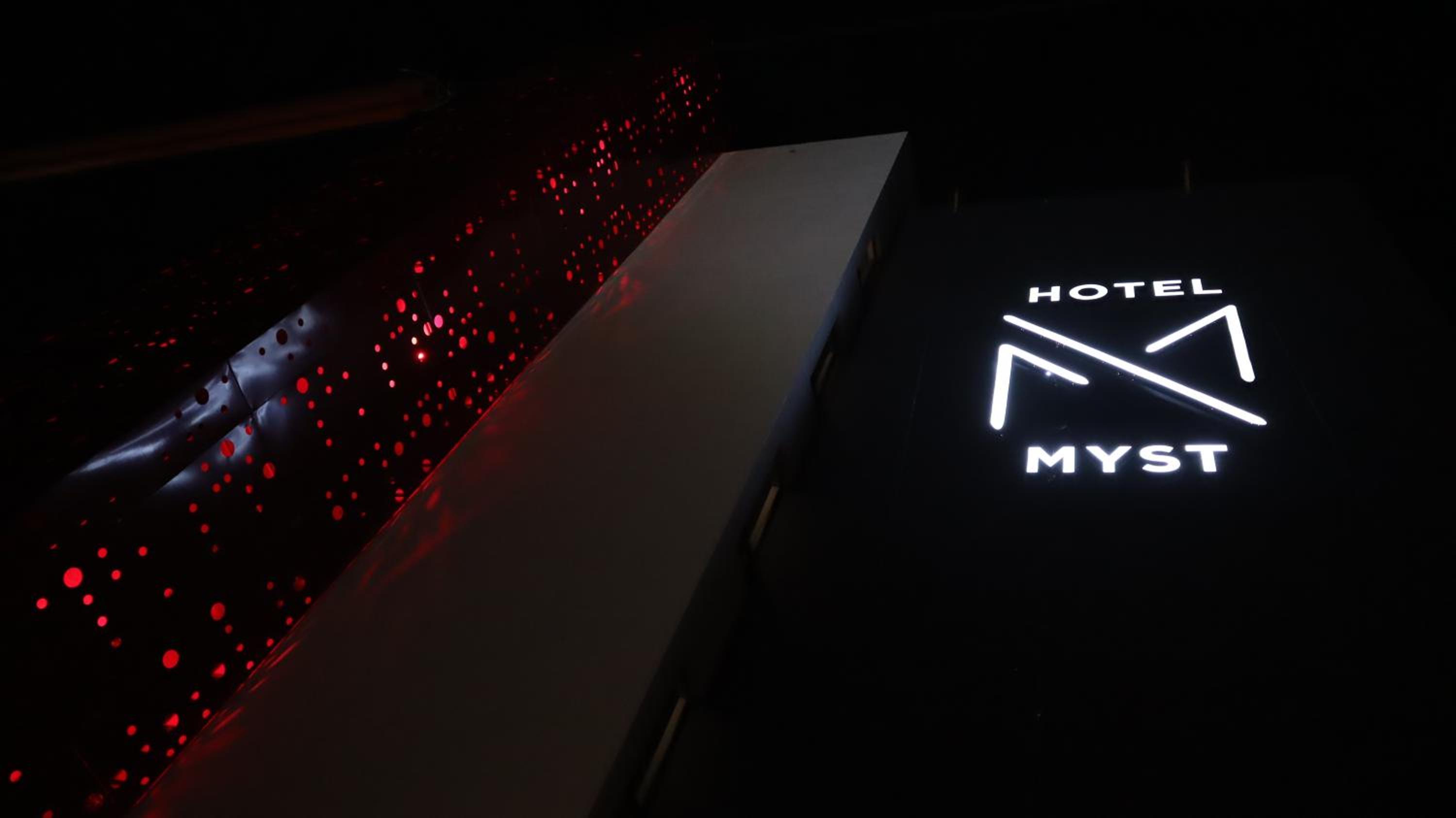Varios Hotel Myst
