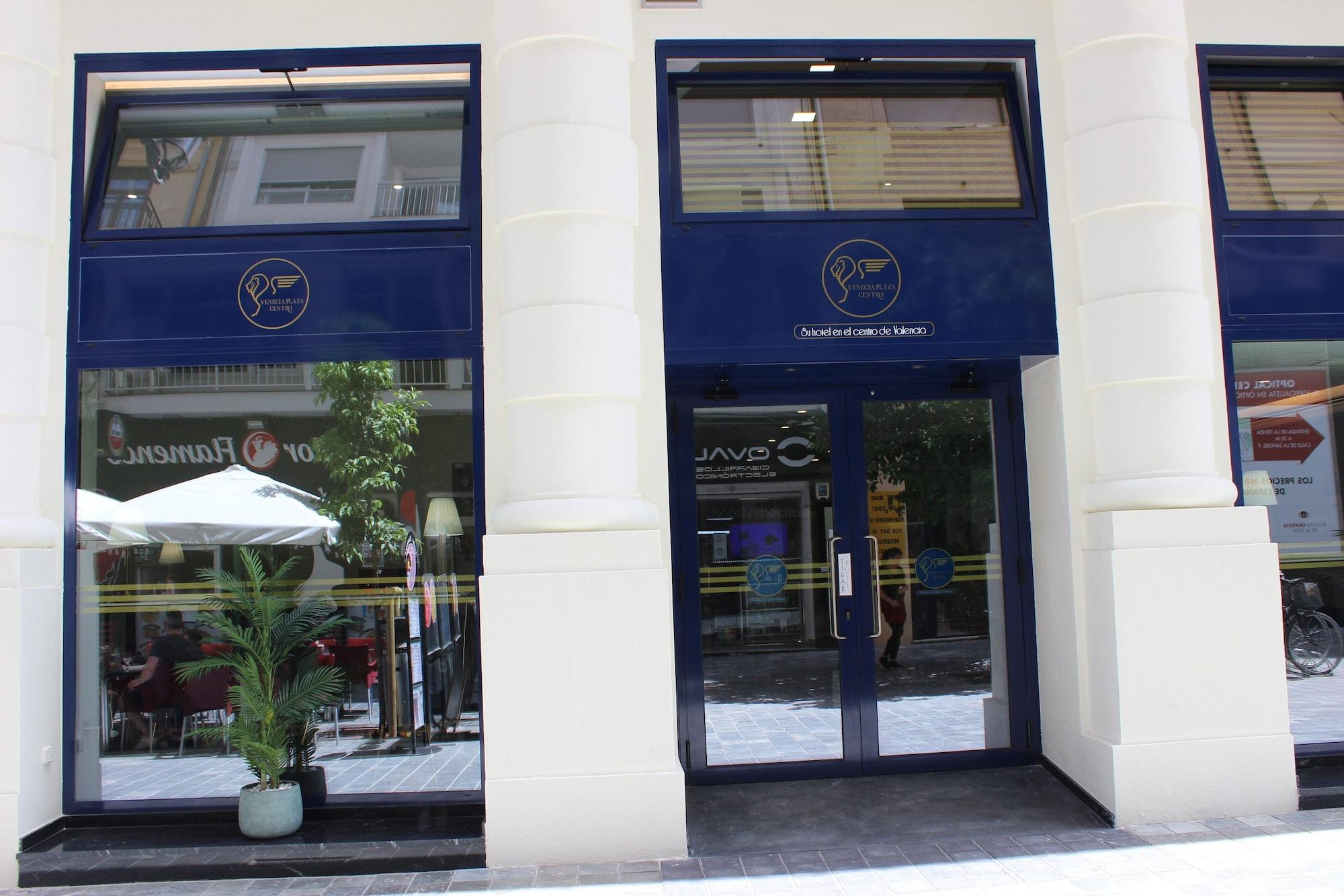 Vista Lobby Venecia Plaza Centro Hotel