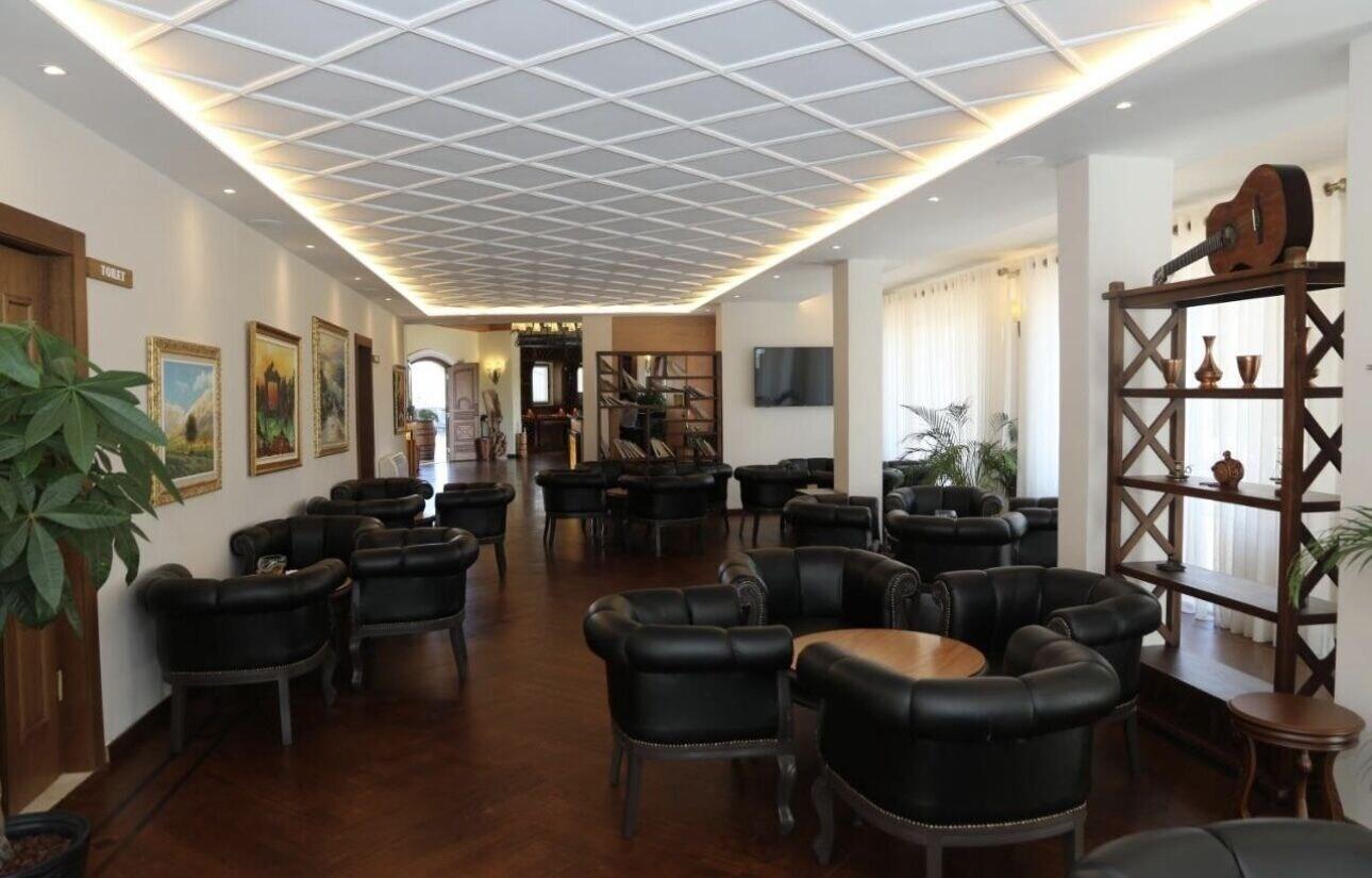 Vista Lobby Vinea Resort