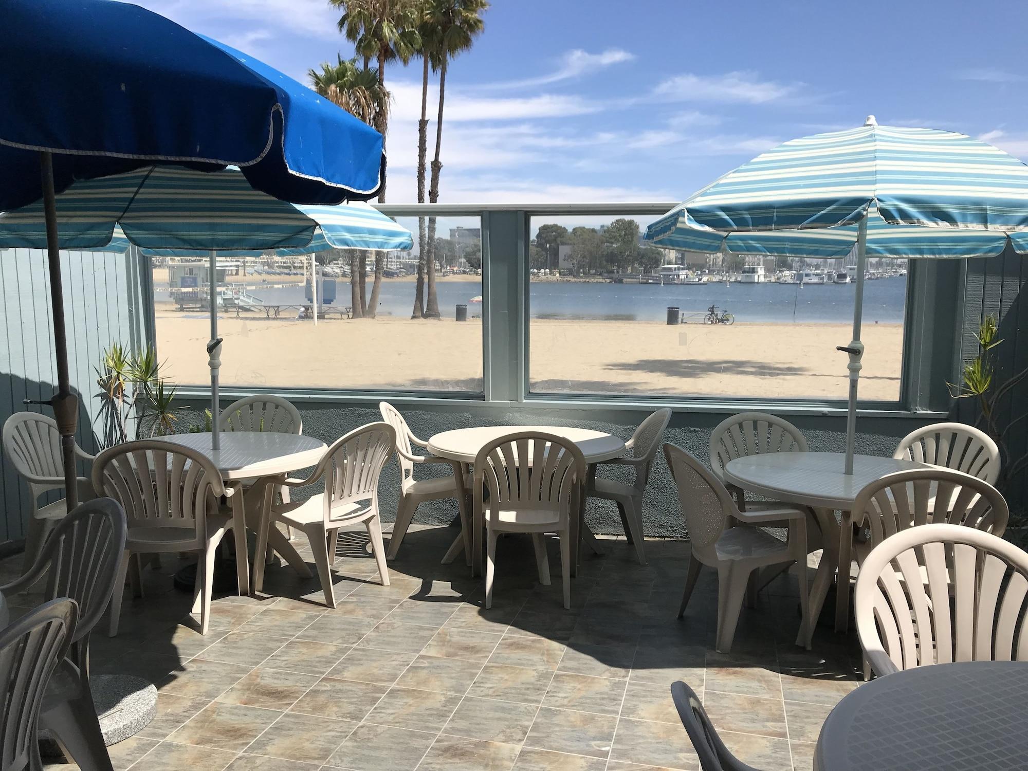 Restaurant Foghorn Harbor Inn