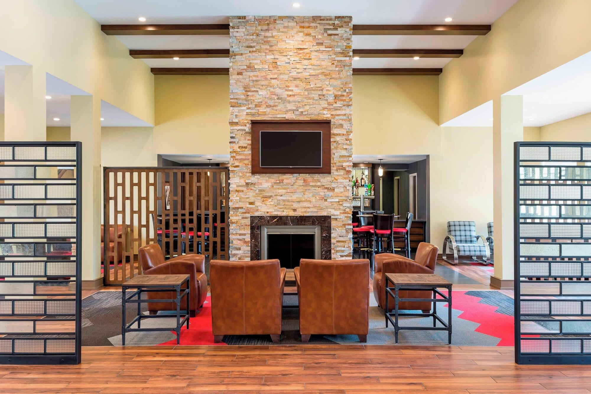 Vista Lobby Four Points by Sheraton Buffalo Grove