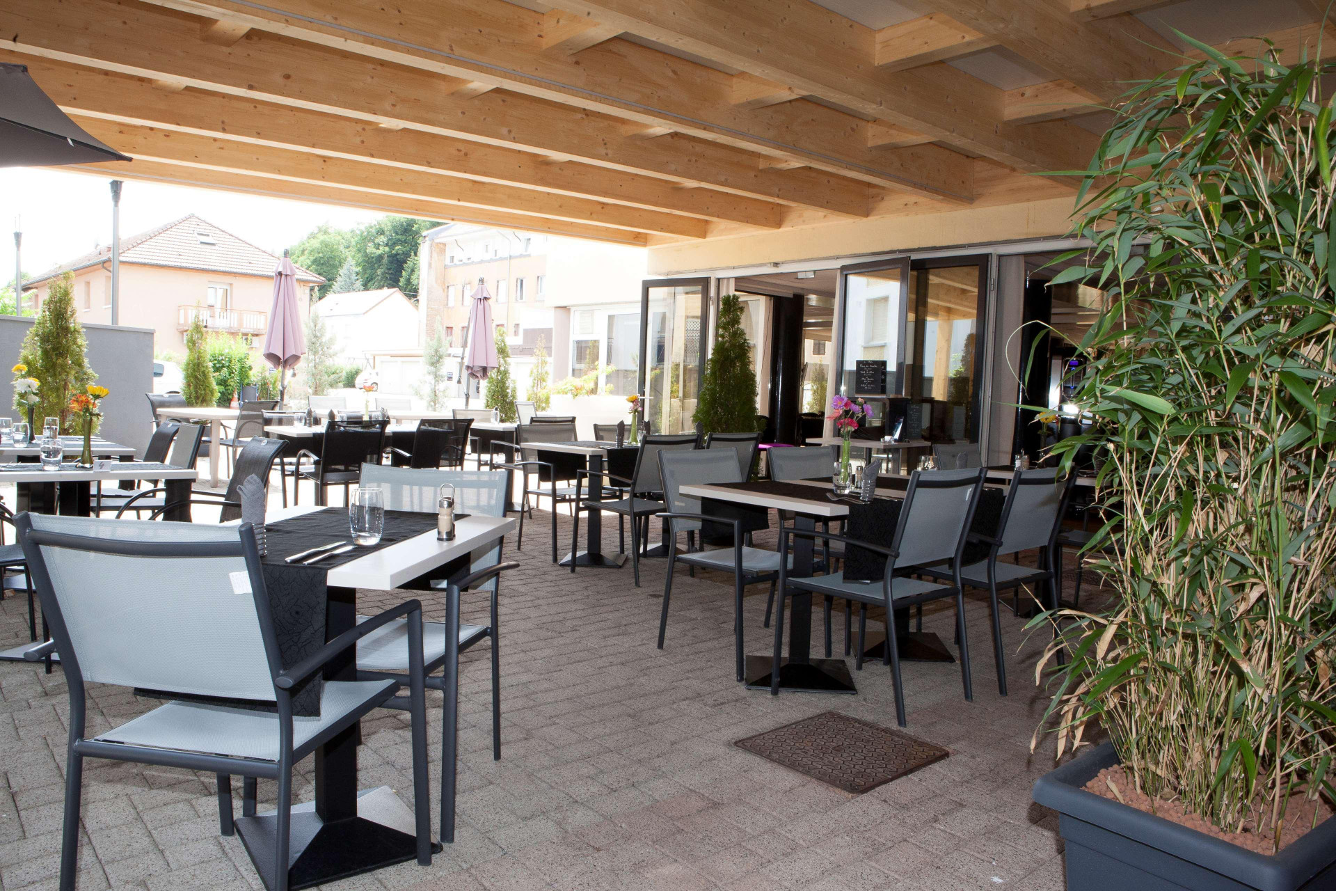 Vista Exterior Kyriad Montbéliard Sochaux Hôtel & Spa