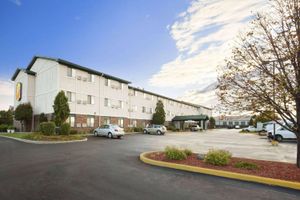 Alojamiento - Super 8 By Wyndham Milwaukee Airport