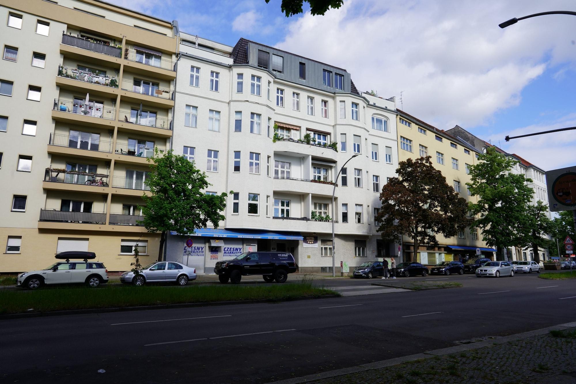 Varios Hotel Ambert