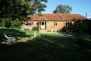 Alquiler Vacacional - Converted stable in secluded rural setting.