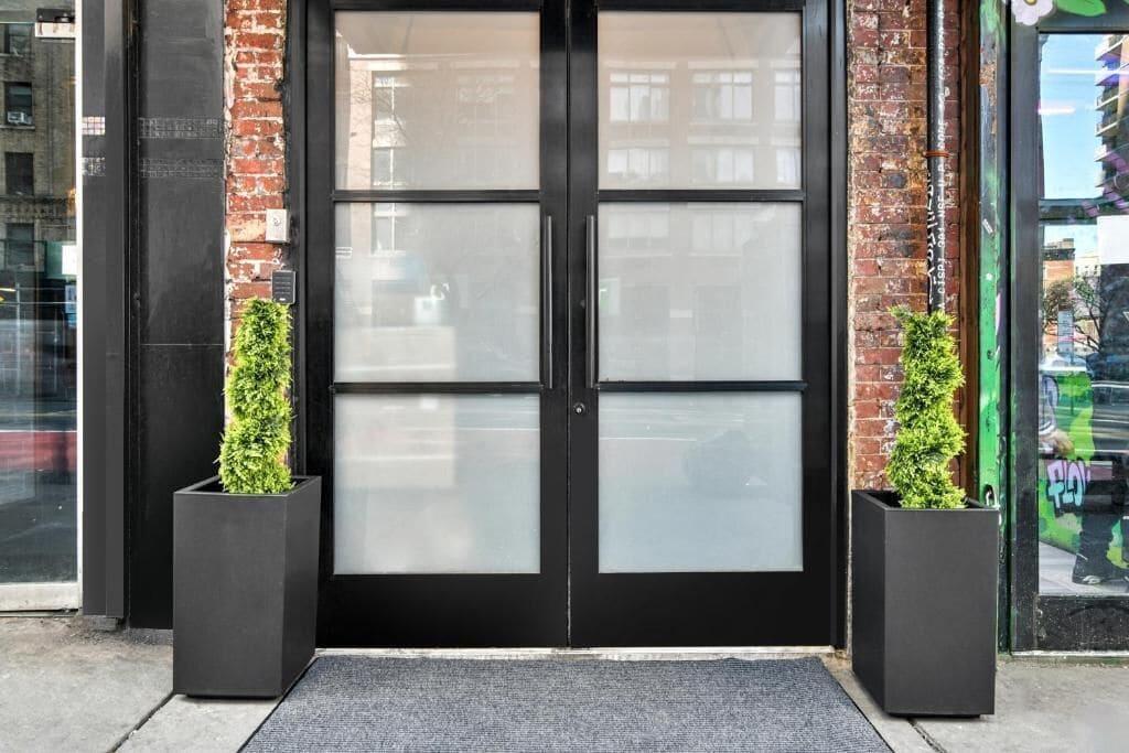 Vista Exterior Square 42