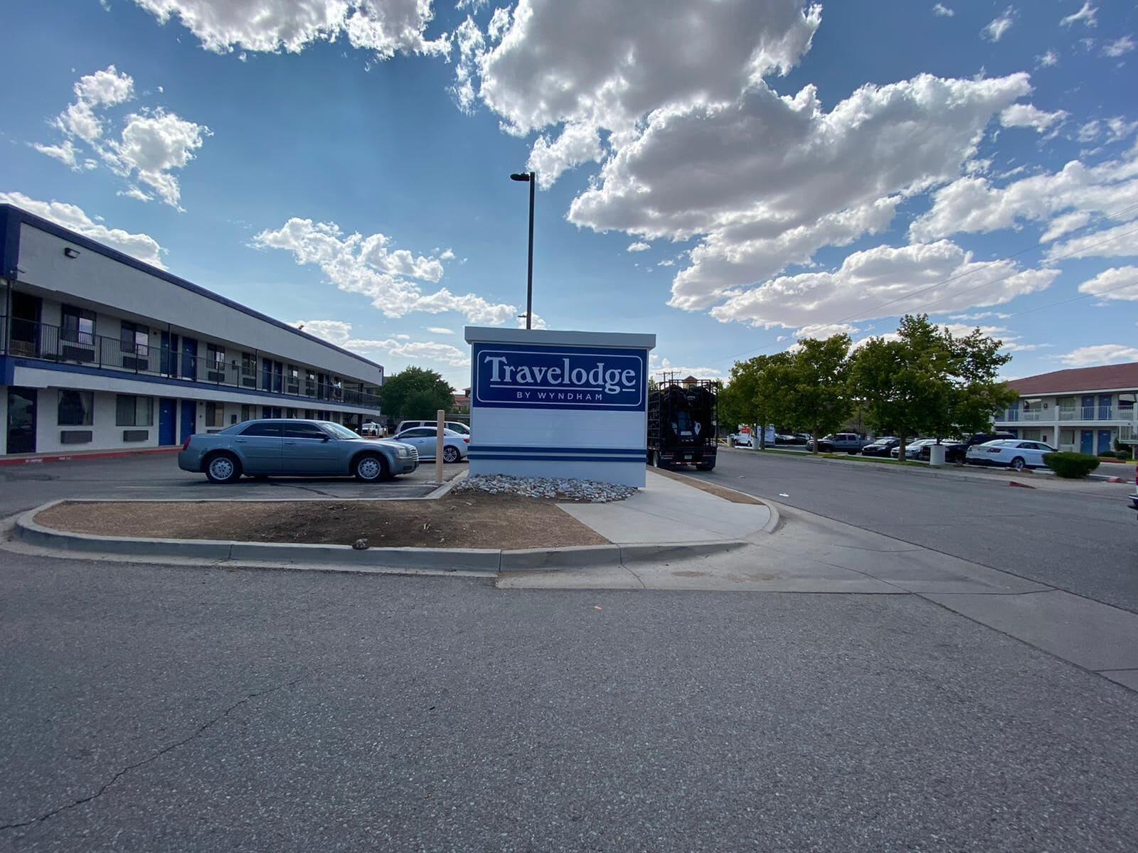 Vista Exterior Travelodge by Wyndham Albuquerque West