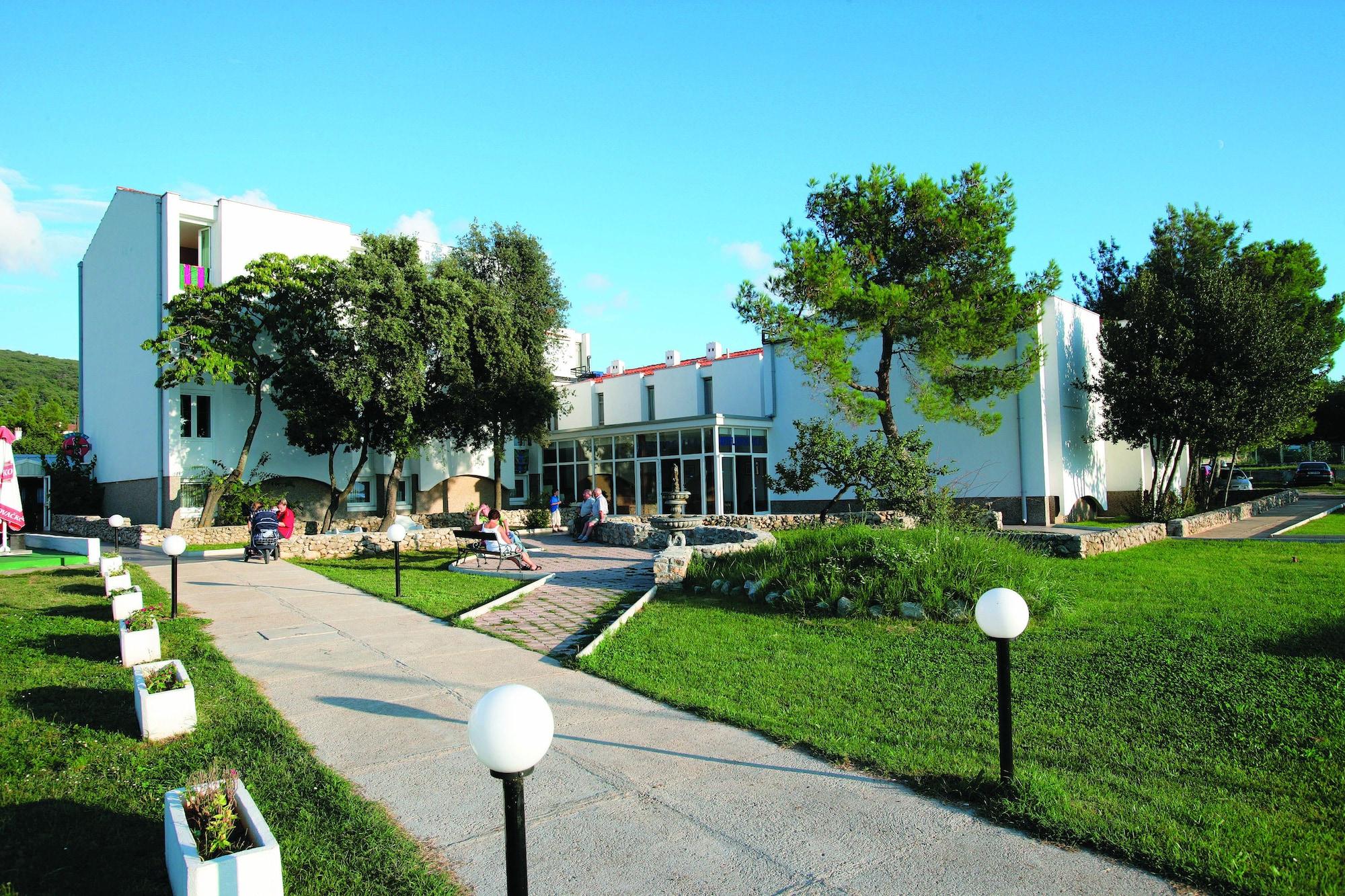 Vista Exterior Hotel Omorika