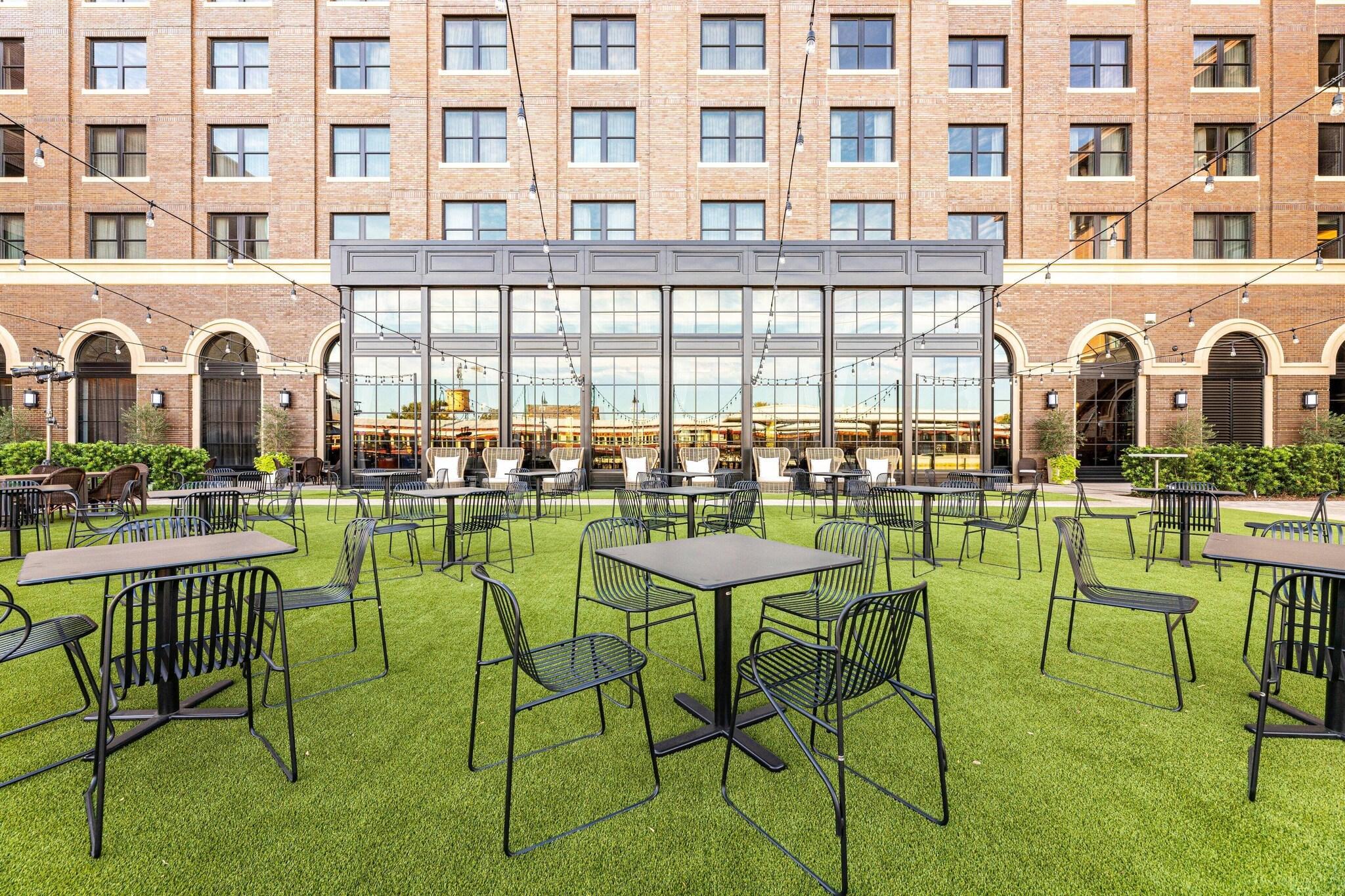 Restaurant Hotel Vin, Grapevine, Autograph Collection