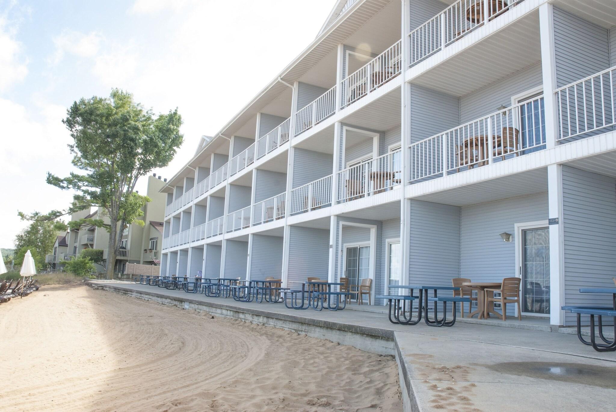Vista Exterior Grand Beach Resort Hotel