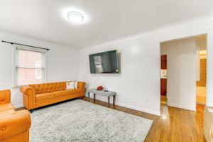 Alquiler Vacacional - 13 Mi to Downtown Detroit: Bright Home