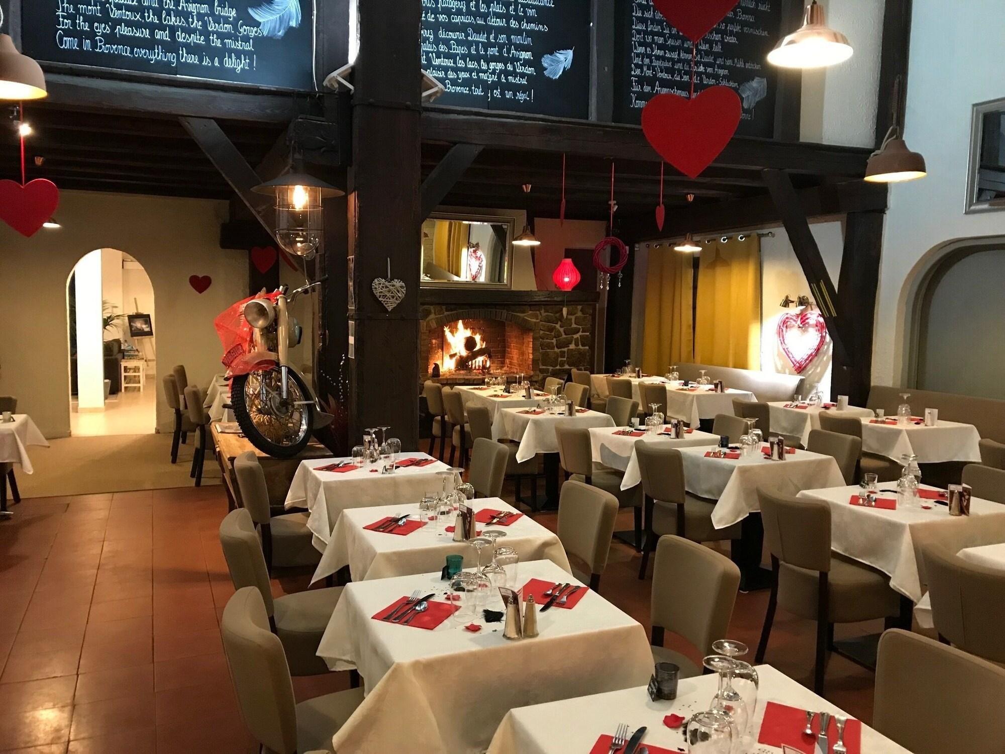 Restaurant Les Pins Blancs De Provence