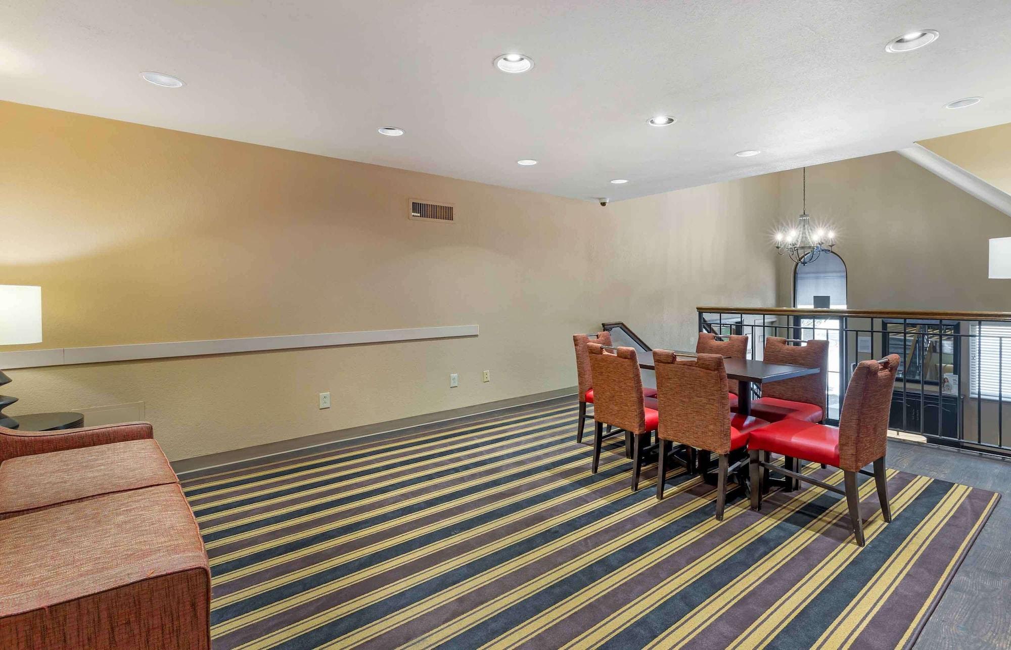 Vista Lobby Extended Stay America Select Suites St Louis Westport Craig