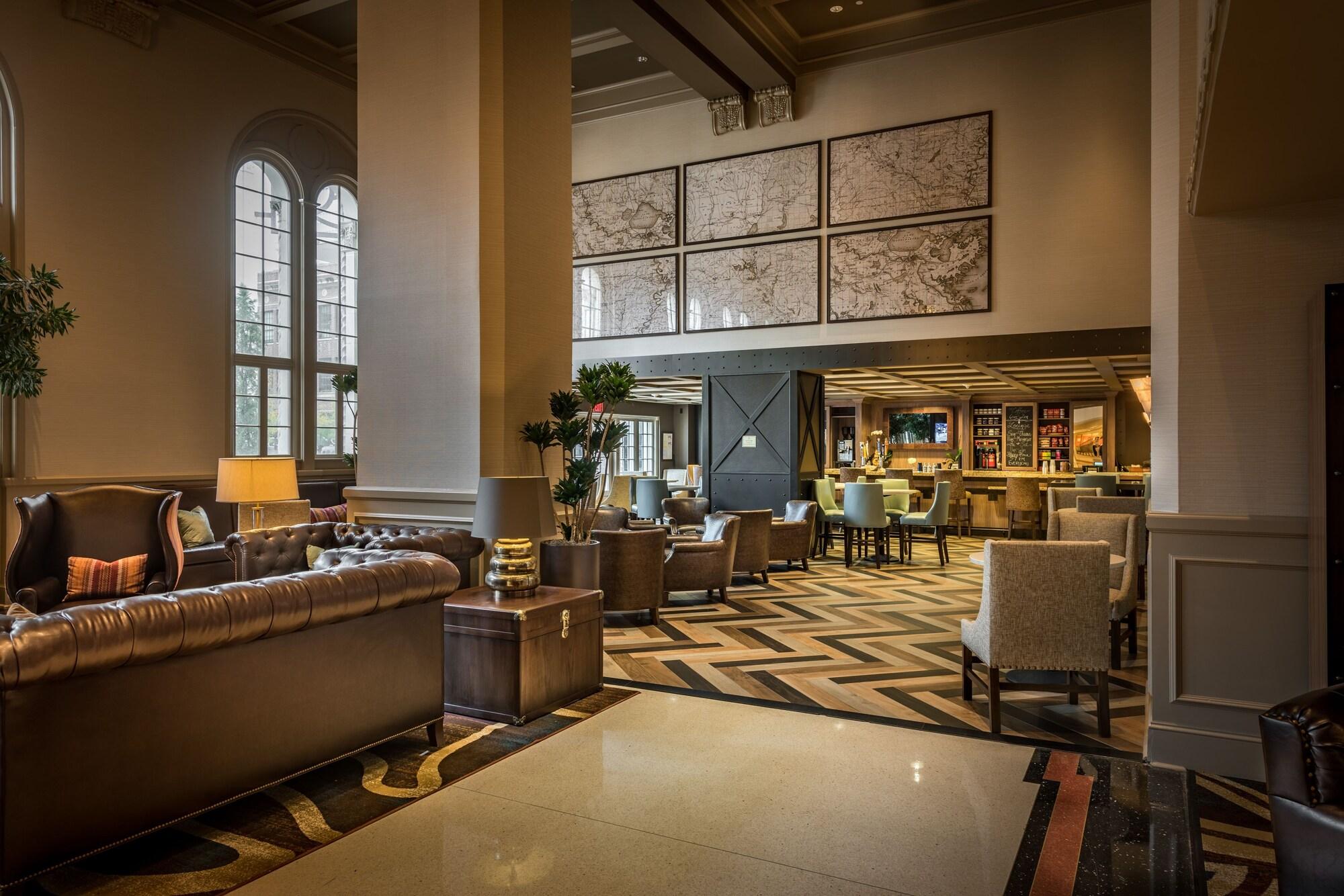 Bar/Salón Hilton Baton Rouge Capitol Center